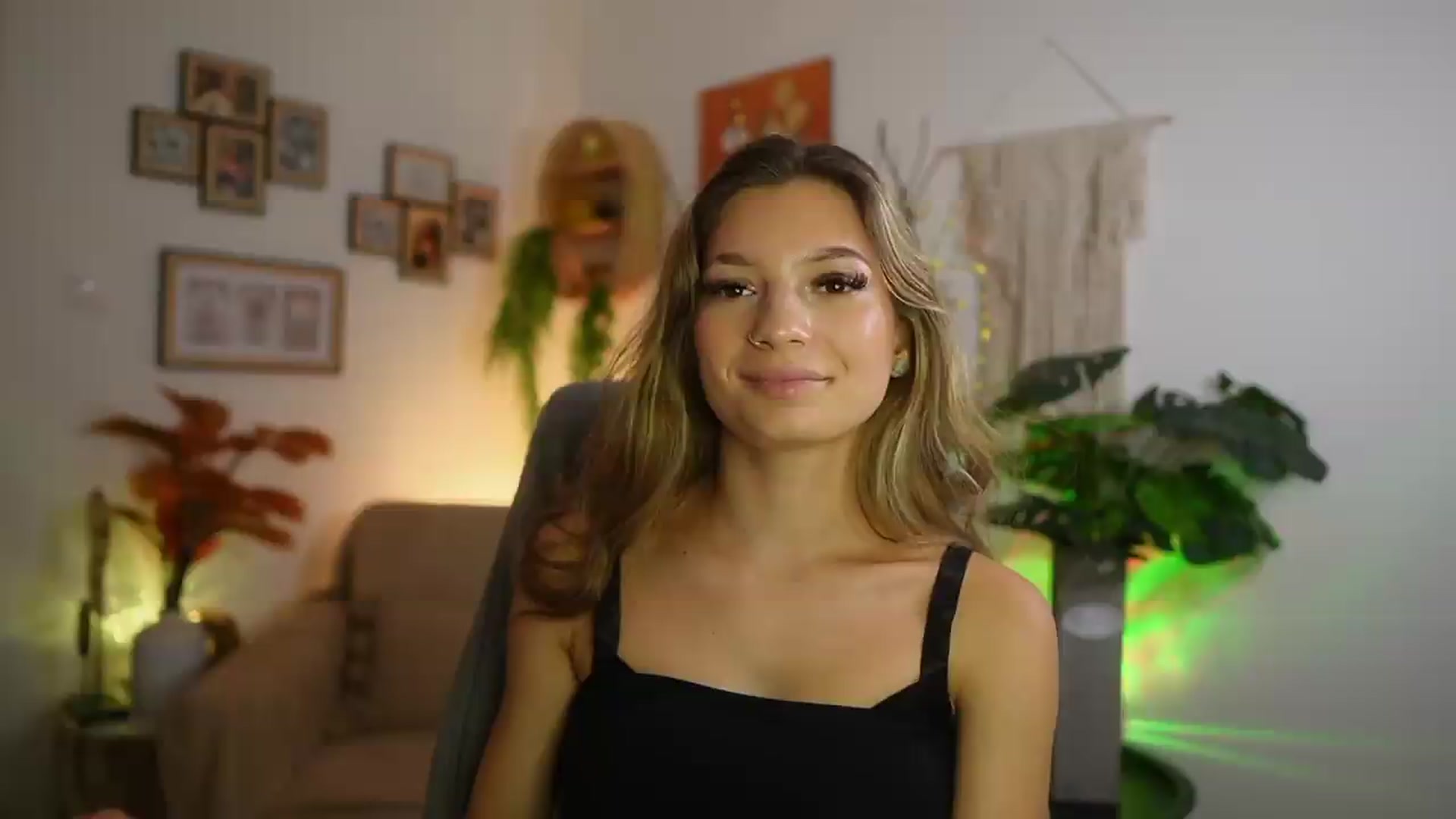Gallery image thumbnail from Anna_Brie's myfreecams stream on, 08/18/2026, 17:58 image 13 of 20