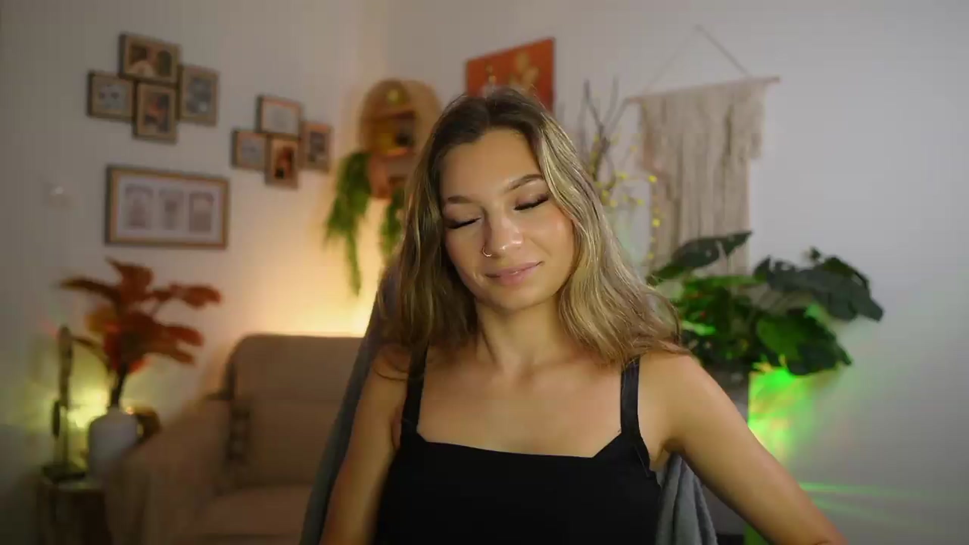 Gallery image thumbnail from Anna_Brie's myfreecams stream on, 08/18/2026, 17:58 image 19 of 20