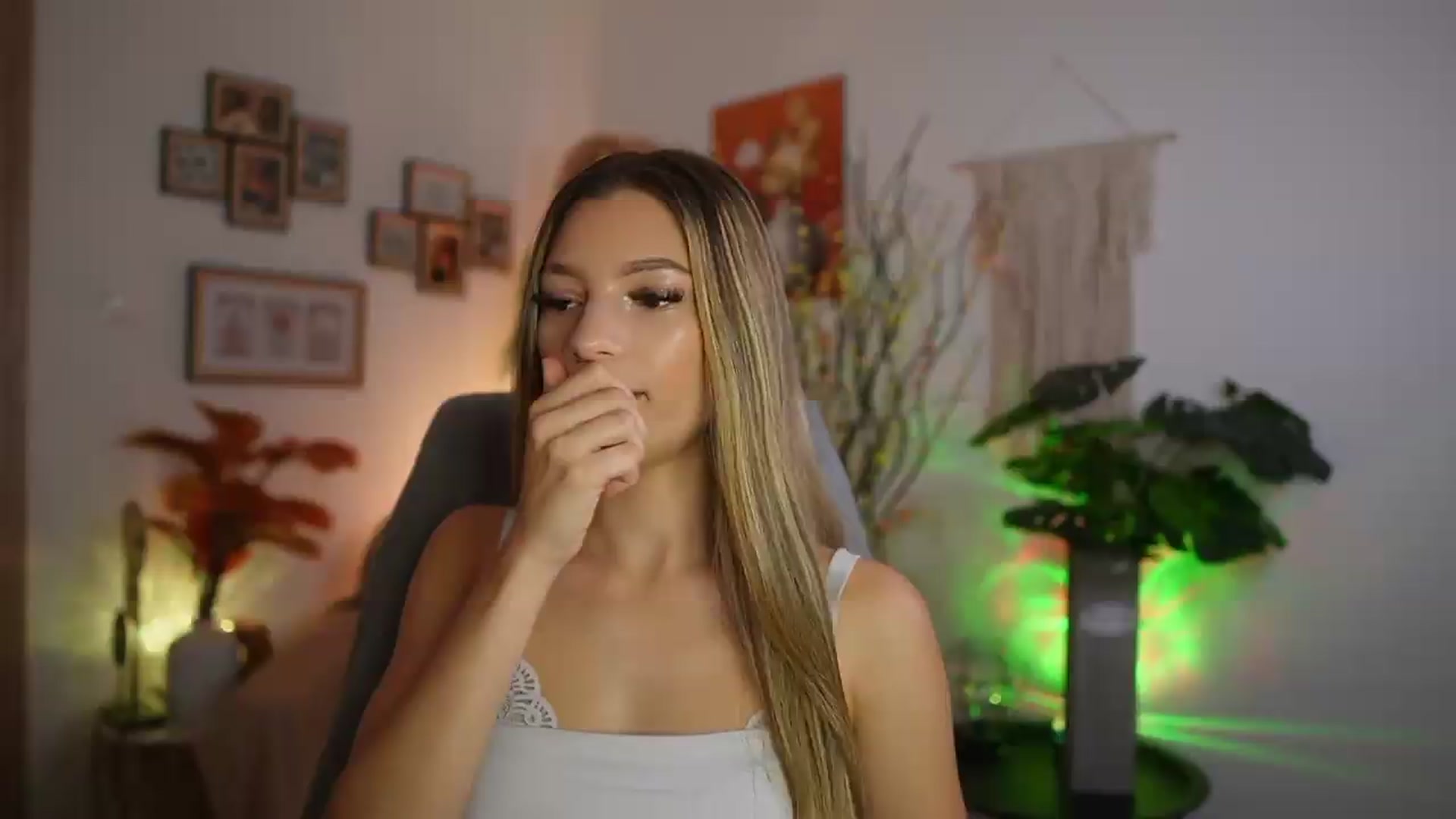 Gallery image thumbnail from Anna_Brie's myfreecams stream on, 08/19/2026, 13:47 image 13 of 20