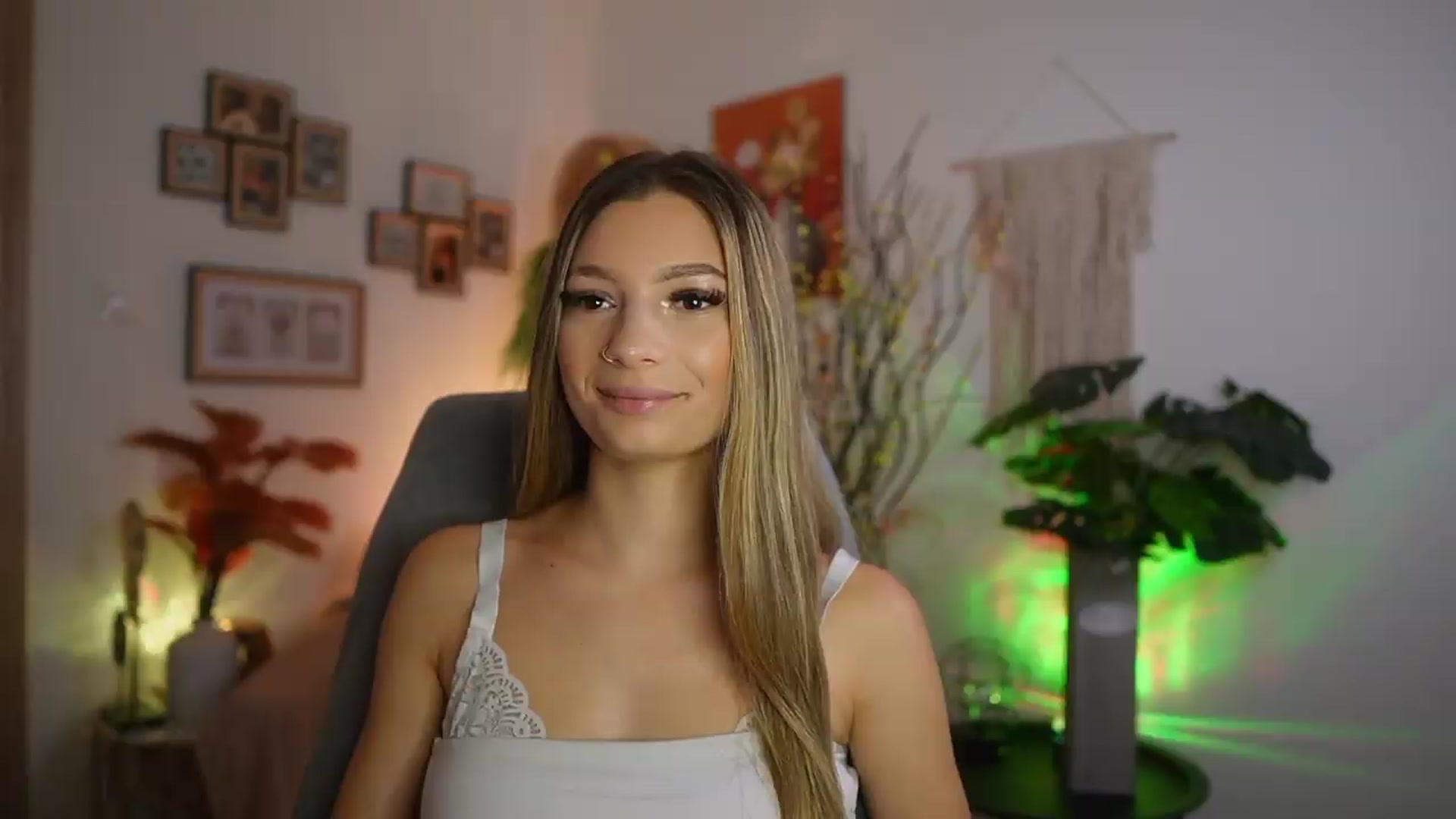 Gallery image thumbnail from Anna_Brie's myfreecams stream on, 08/19/2026, 13:47 image 11 of 20