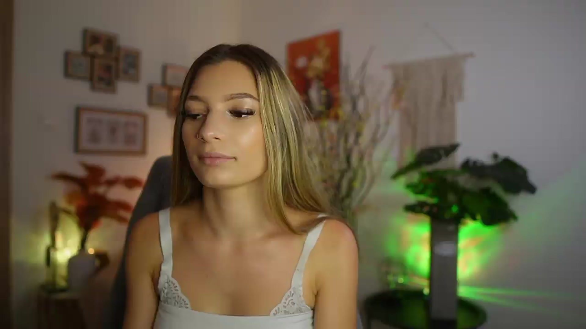 Gallery image thumbnail from Anna_Brie's myfreecams stream on, 08/19/2026, 18:00 image 3 of 20