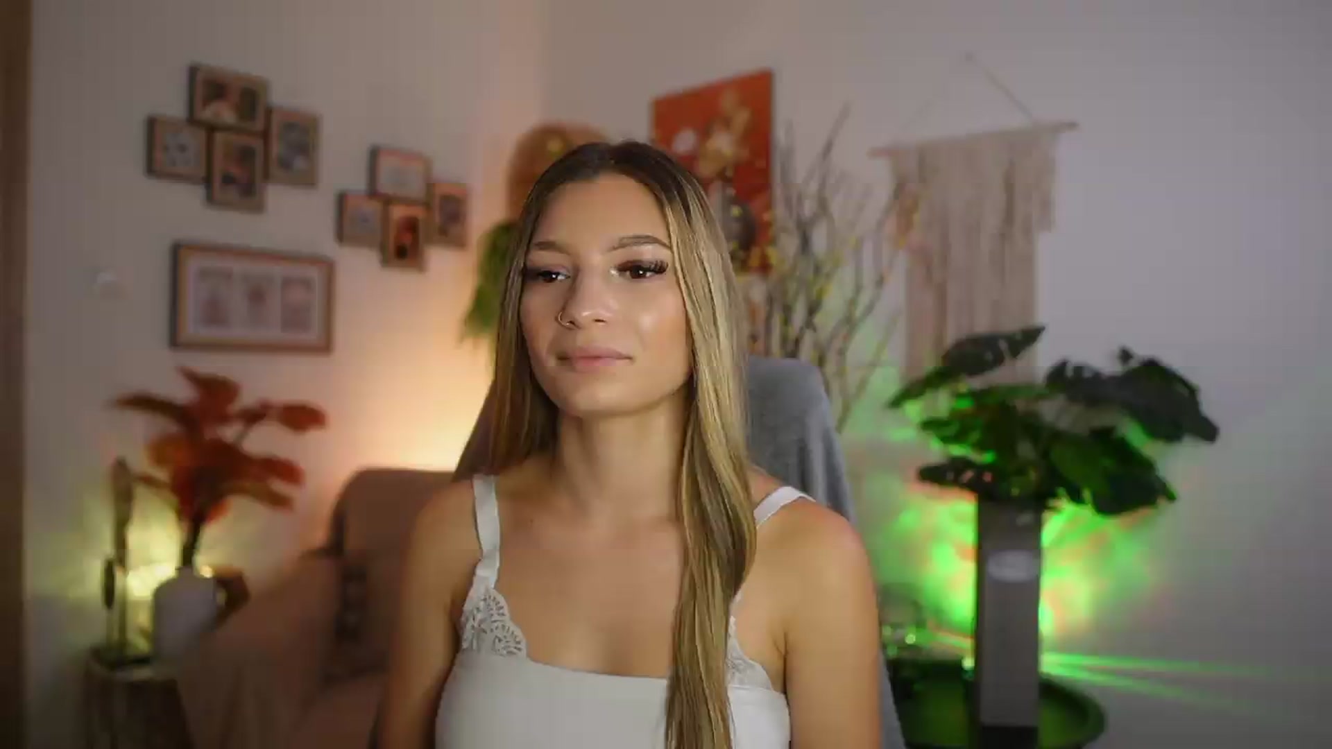Gallery image thumbnail from Anna_Brie's myfreecams stream on, 08/19/2026, 18:00 image 16 of 20
