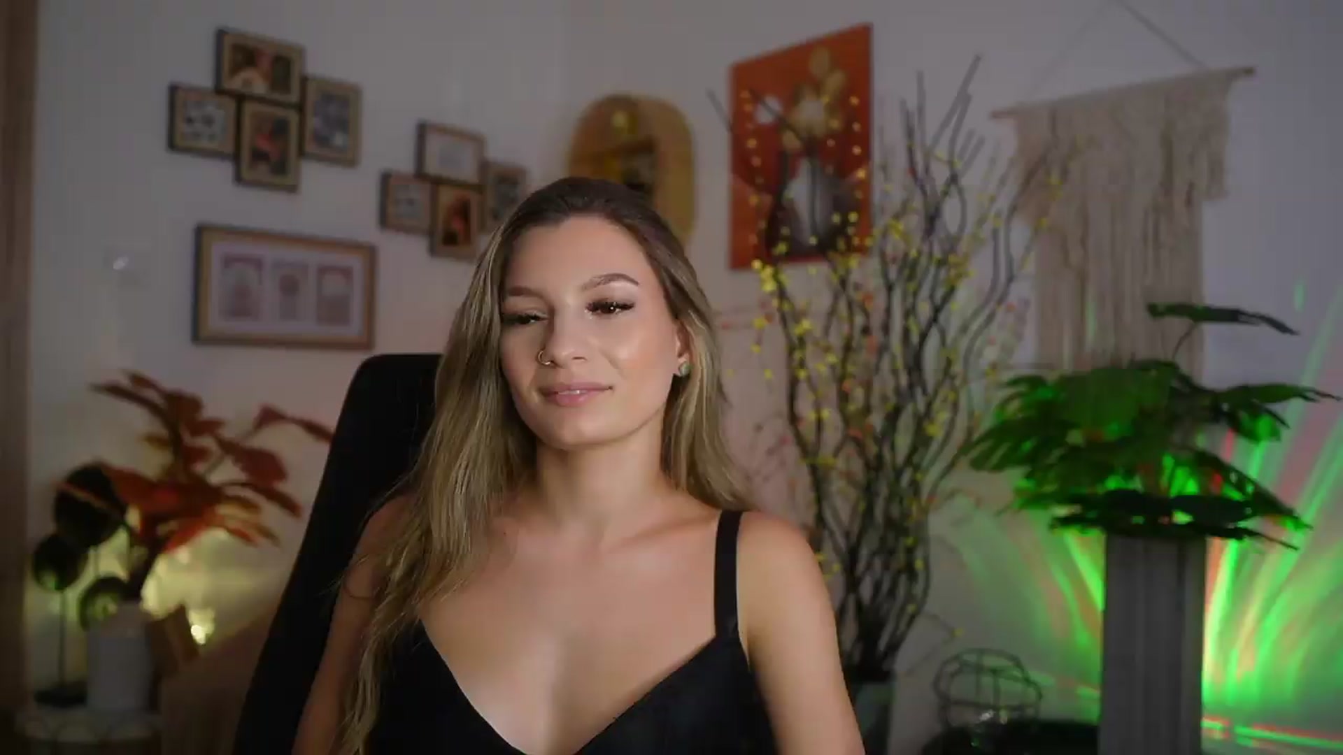 Gallery image thumbnail from Anna_Brie's myfreecams stream on, 08/25/2026, 17:45 image 16 of 20