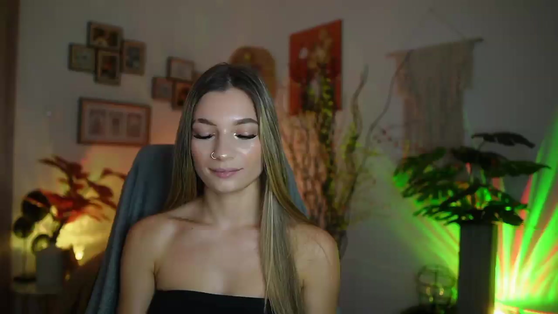 Gallery image thumbnail from Anna_Brie's myfreecams stream on, 08/27/2026, 15:26 image 14 of 20