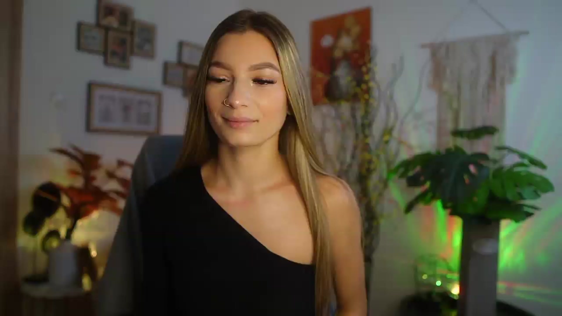 Gallery image thumbnail from Anna_Brie's myfreecams stream on, 08/28/2026, 13:39 image 17 of 20