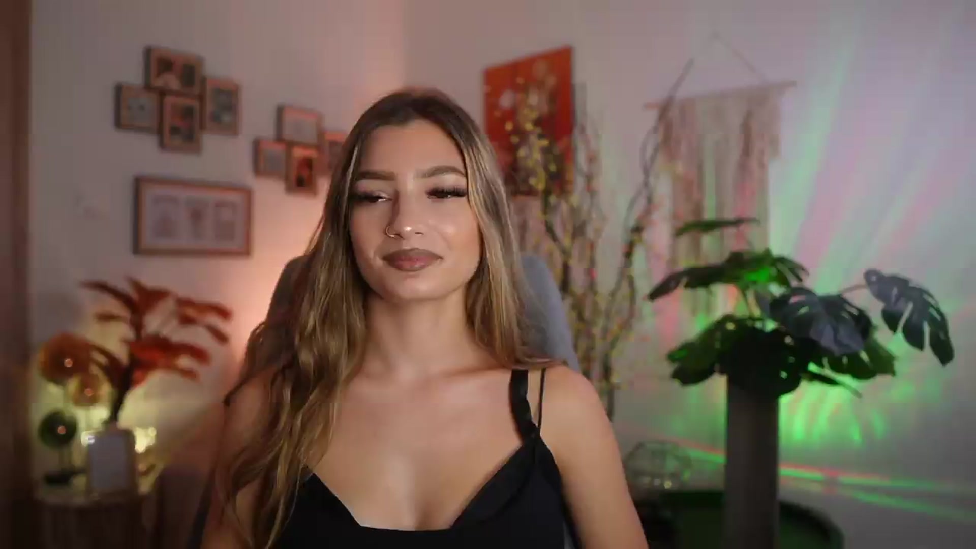 Gallery image thumbnail from Anna_Brie's myfreecams stream on, 09/05/2026, 13:54 image 19 of 20