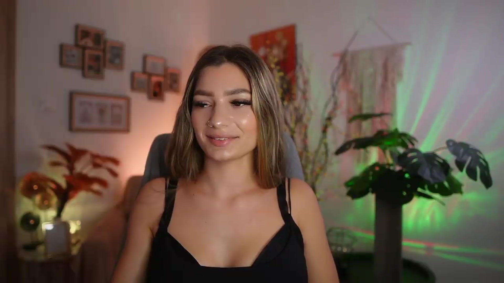 Gallery image thumbnail from Anna_Brie's myfreecams stream on, 09/05/2026, 17:35 image 6 of 20