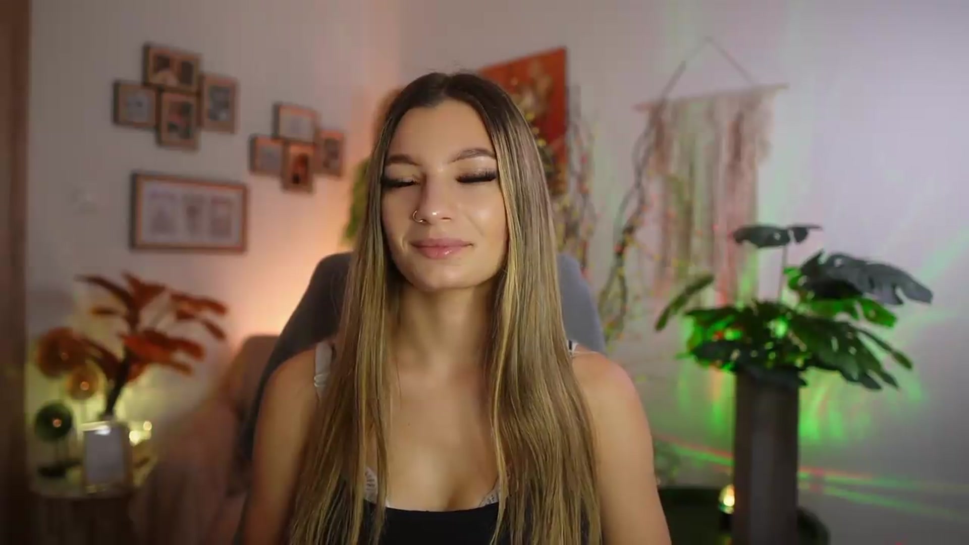 Gallery image thumbnail from Anna_Brie's myfreecams stream on, 09/08/2026, 14:23 image 4 of 20
