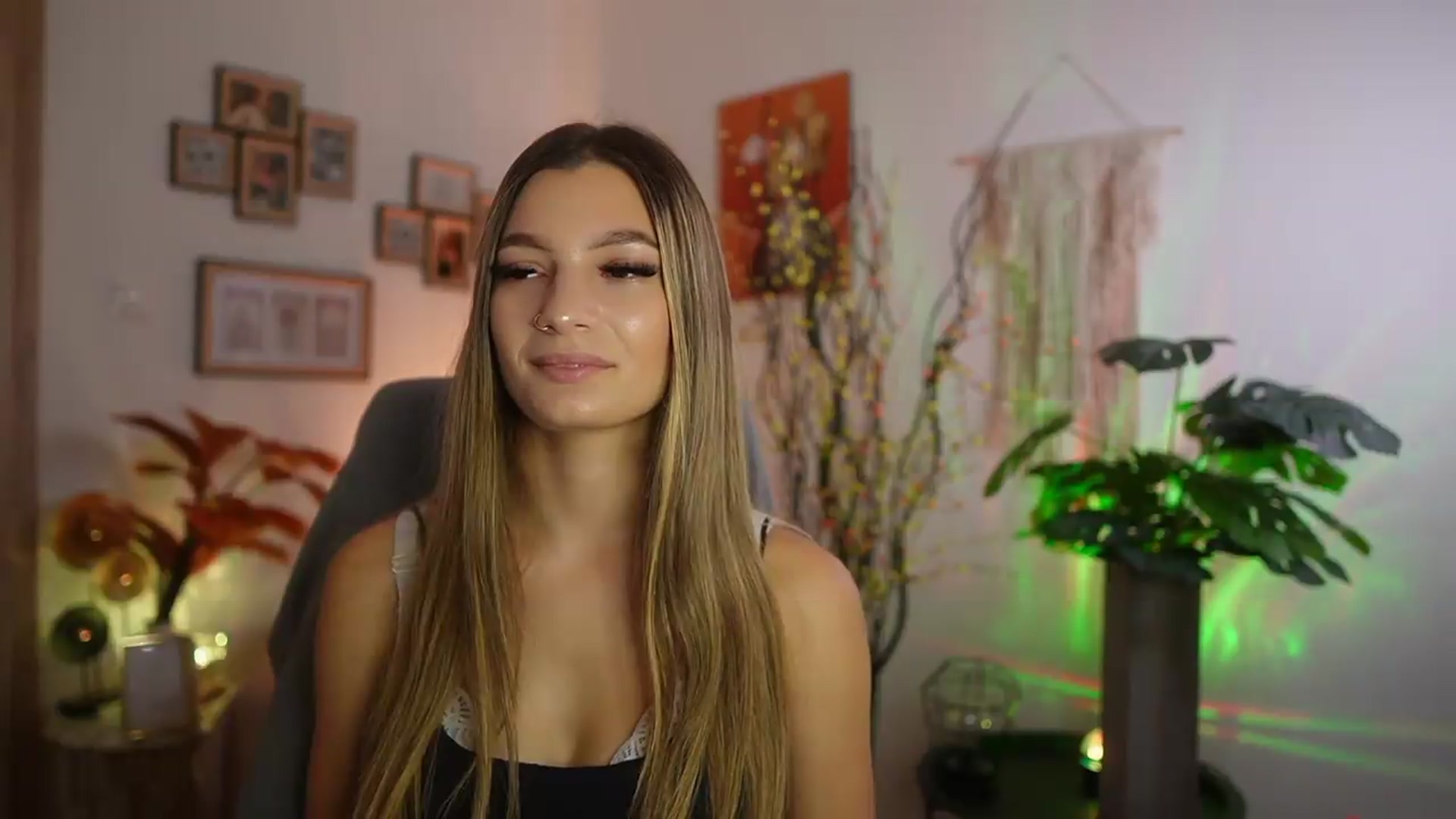 Gallery image thumbnail from Anna_Brie's myfreecams stream on, 09/08/2026, 14:23 image 17 of 20