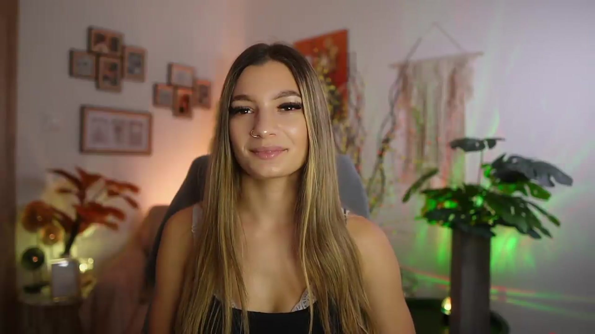 Gallery image thumbnail from Anna_Brie's myfreecams stream on, 09/08/2026, 14:23 image 5 of 20