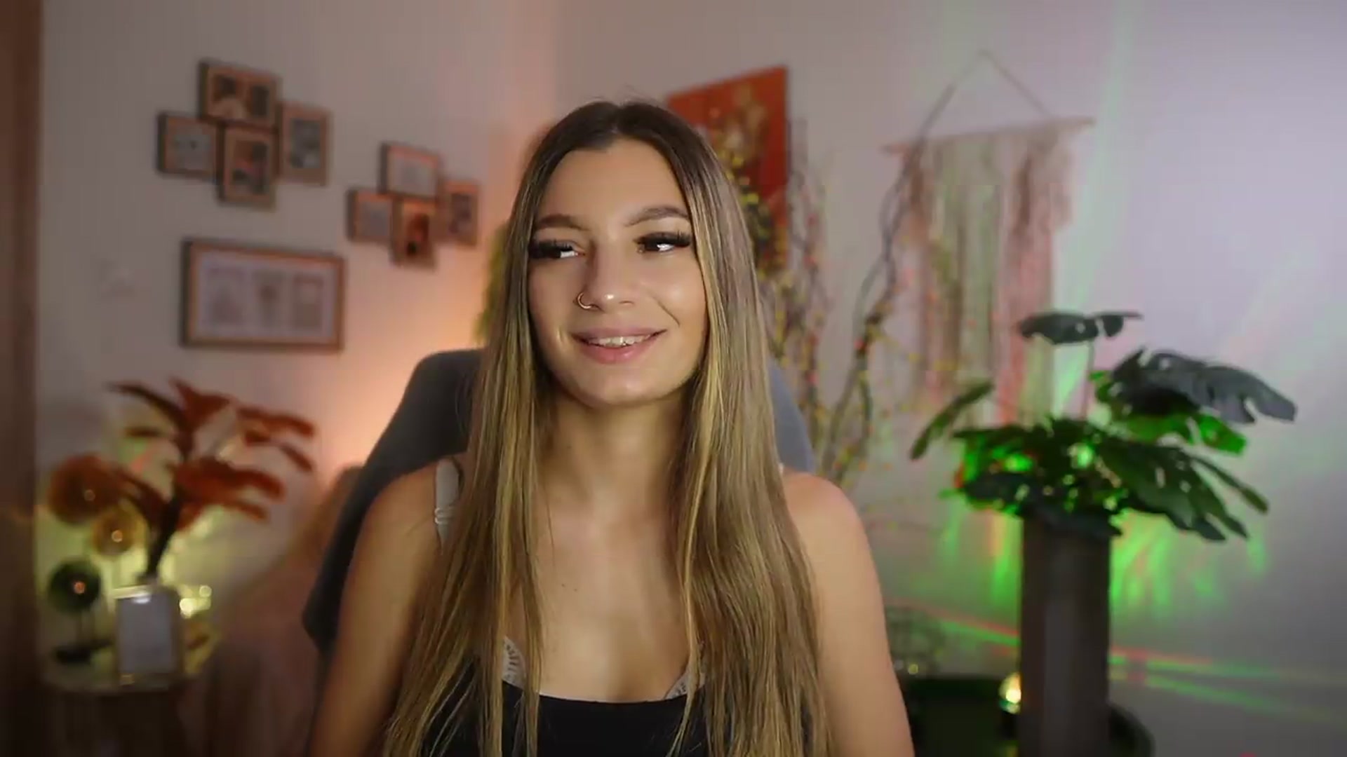 Gallery image thumbnail from Anna_Brie's myfreecams stream on, 09/08/2026, 14:23 image 3 of 20