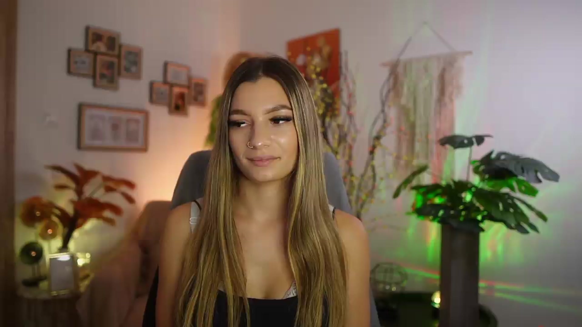 Gallery image thumbnail from Anna_Brie's myfreecams stream on, 09/08/2026, 15:21 image 10 of 20