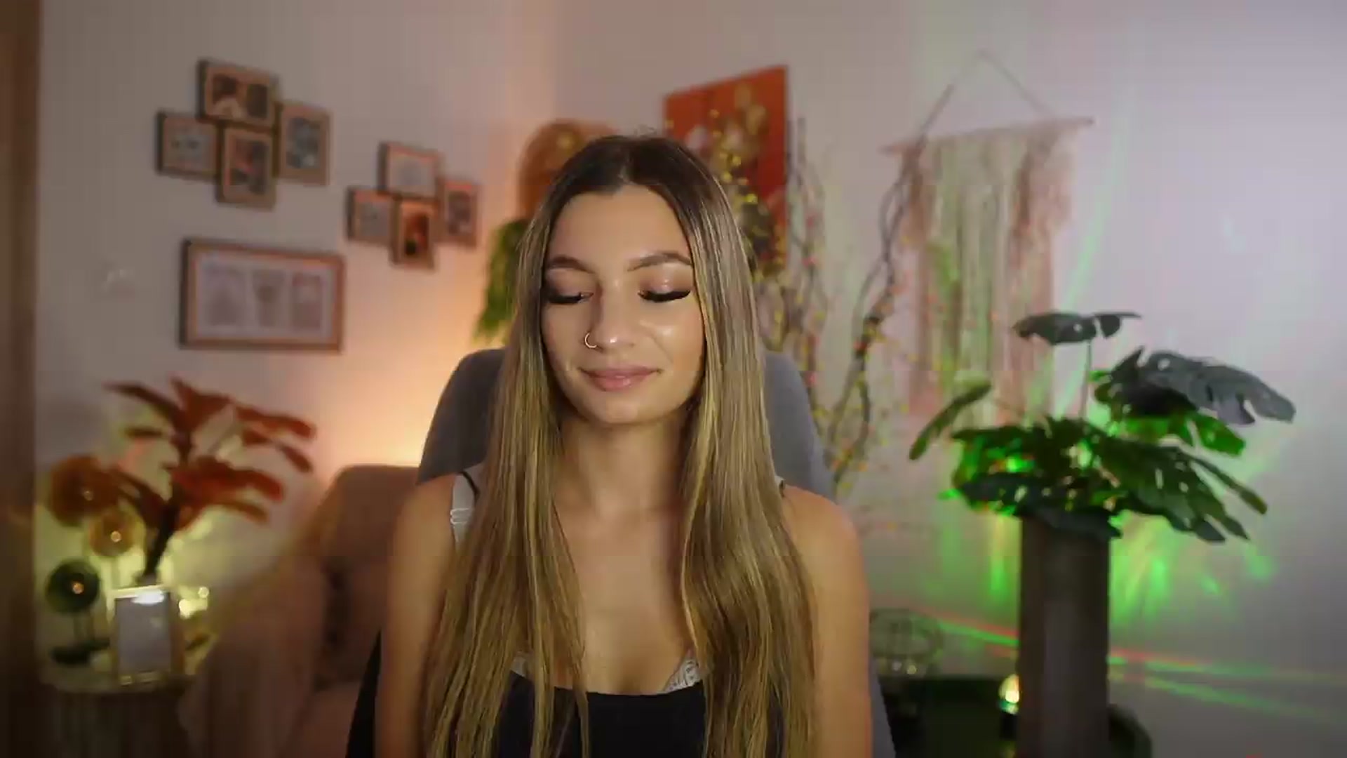 Gallery image thumbnail from Anna_Brie's myfreecams stream on, 09/08/2026, 15:21 image 15 of 20