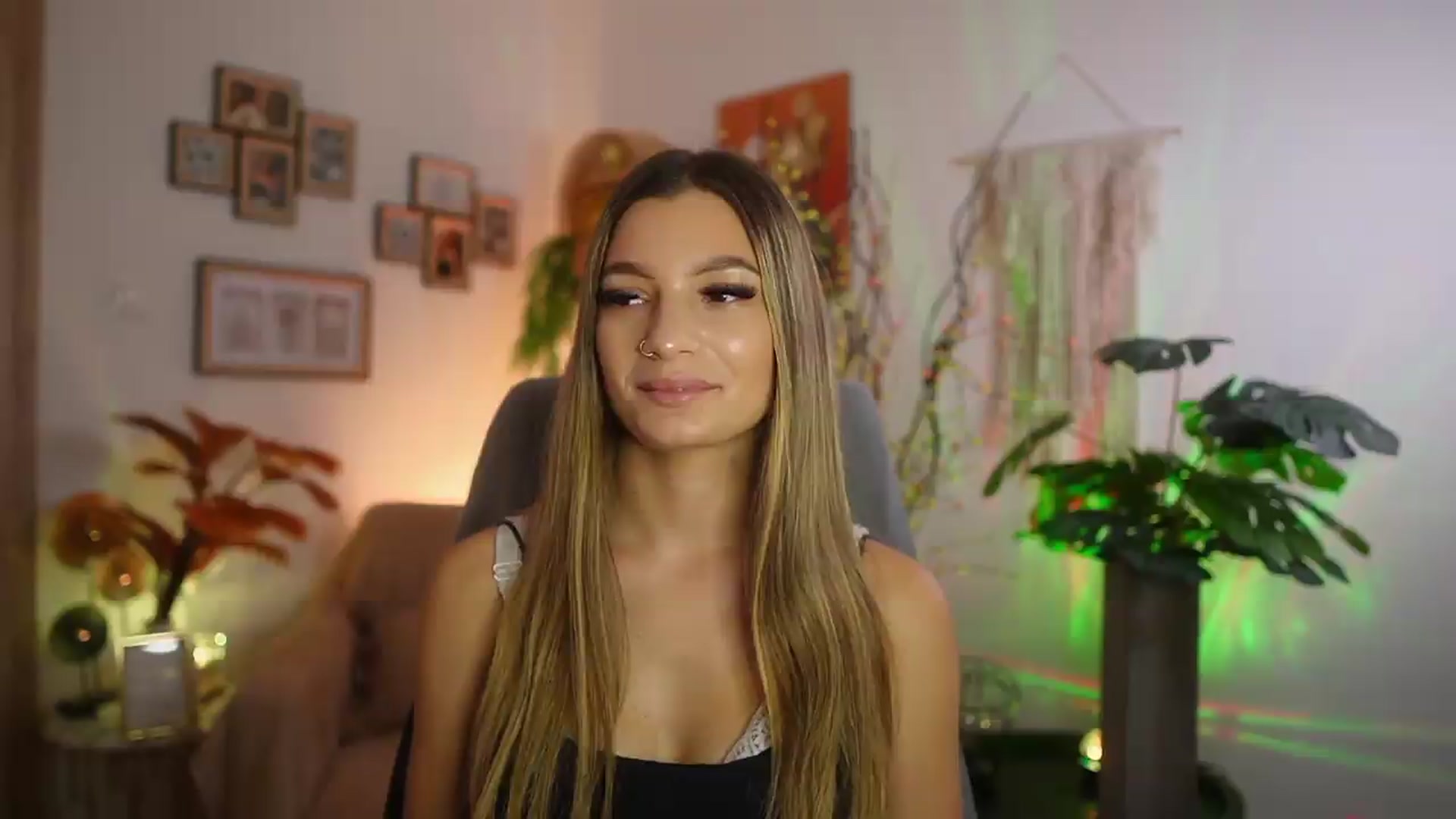 Gallery image thumbnail from Anna_Brie's myfreecams stream on, 09/08/2026, 15:21 image 14 of 20