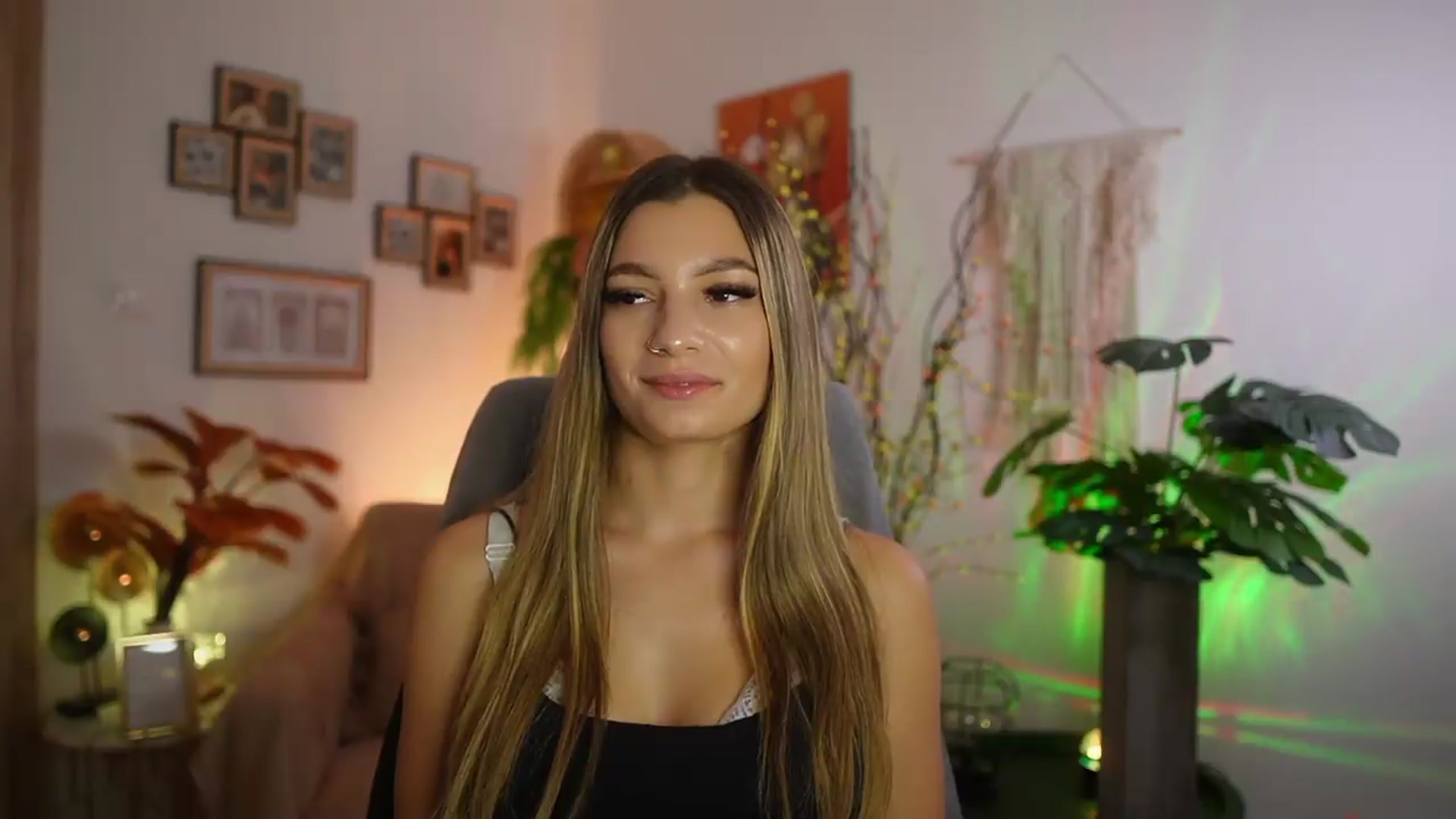Gallery image thumbnail from Anna_Brie's myfreecams stream on, 09/08/2026, 15:21 image 18 of 20