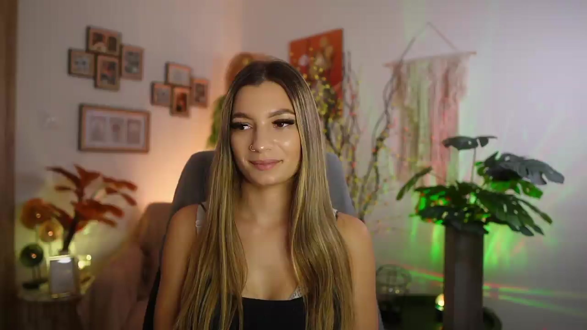 Gallery image thumbnail from Anna_Brie's myfreecams stream on, 09/08/2026, 15:21 image 16 of 20
