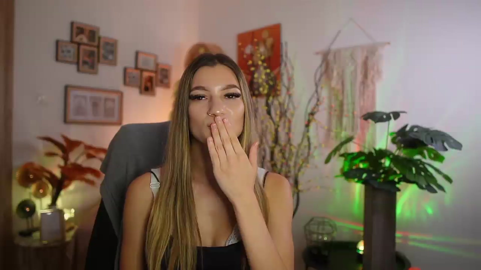 Gallery image thumbnail from Anna_Brie's myfreecams stream on, 09/08/2026, 17:46 image 15 of 20