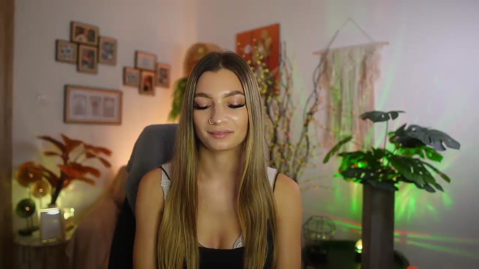 Gallery image thumbnail from Anna_Brie's myfreecams stream on, 09/08/2026, 17:46 image 5 of 20