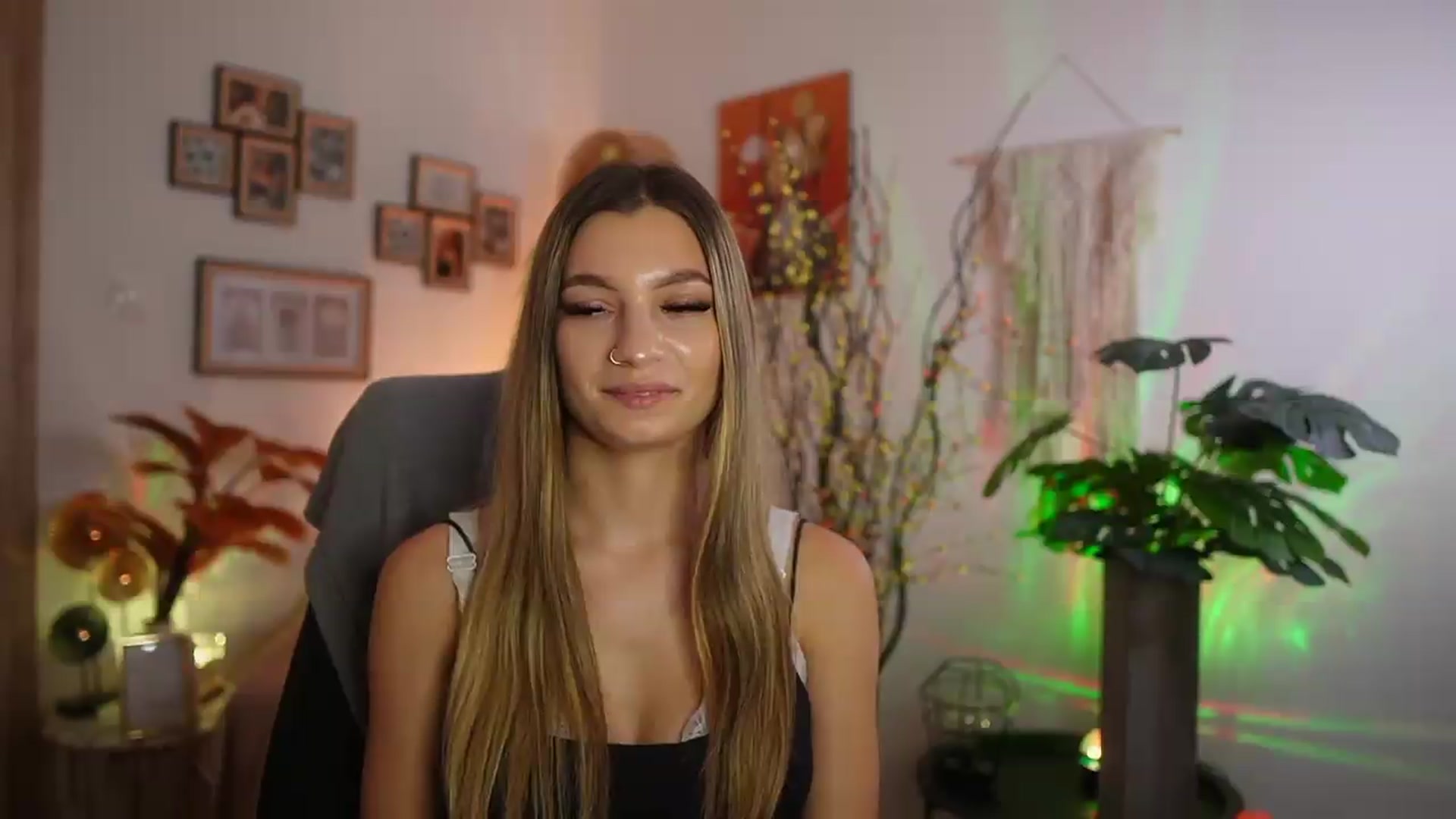 Gallery image thumbnail from Anna_Brie's myfreecams stream on, 09/08/2026, 17:46 image 12 of 20