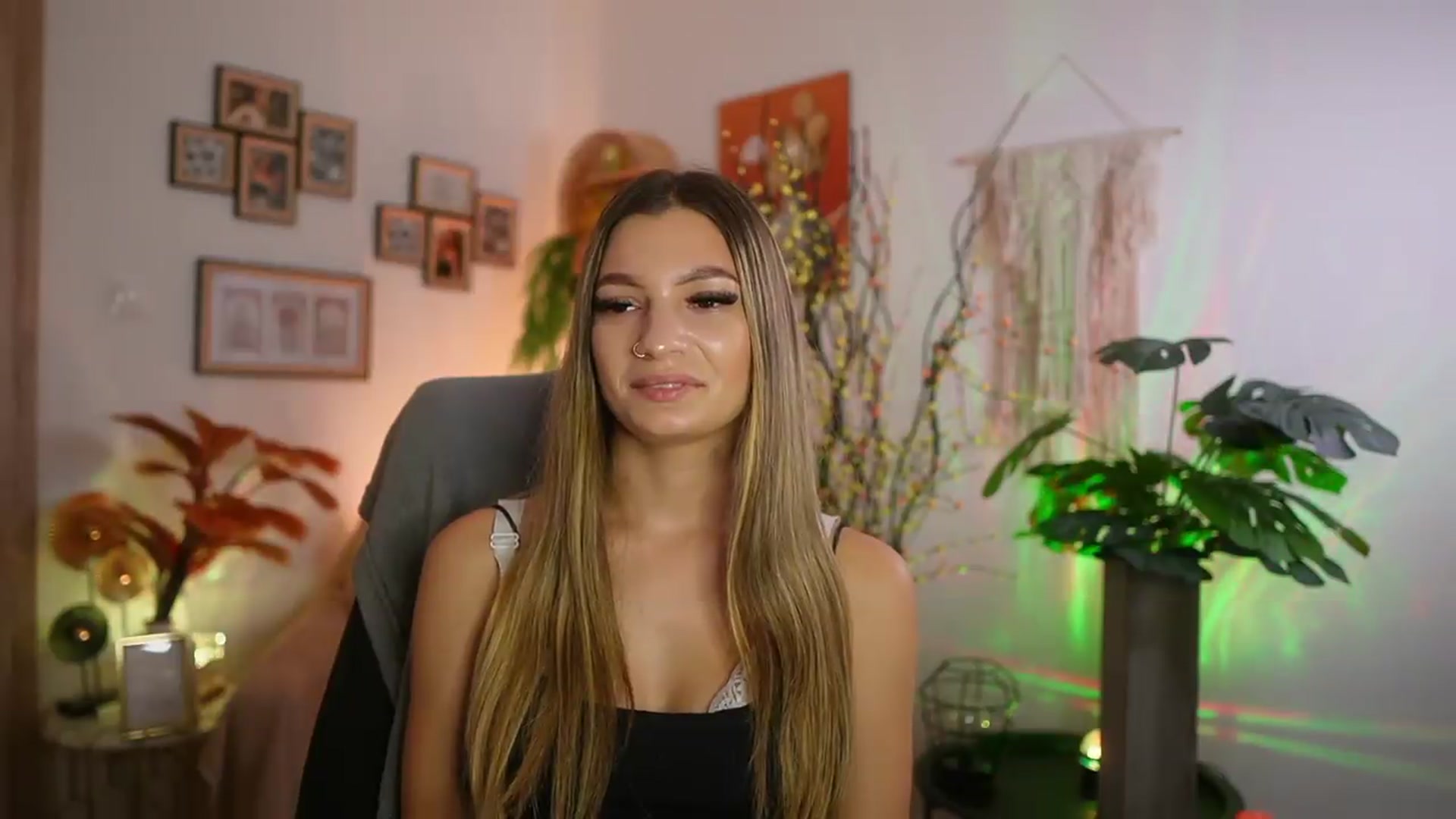 Gallery image thumbnail from Anna_Brie's myfreecams stream on, 09/08/2026, 17:46 image 18 of 20