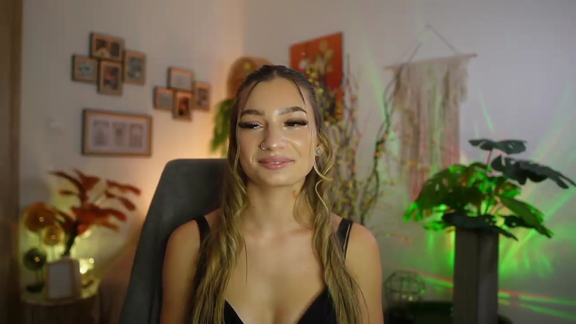 Gallery image thumbnail from Anna_Brie's myfreecams stream on, 09/09/2026, 14:11 image 11 of 20