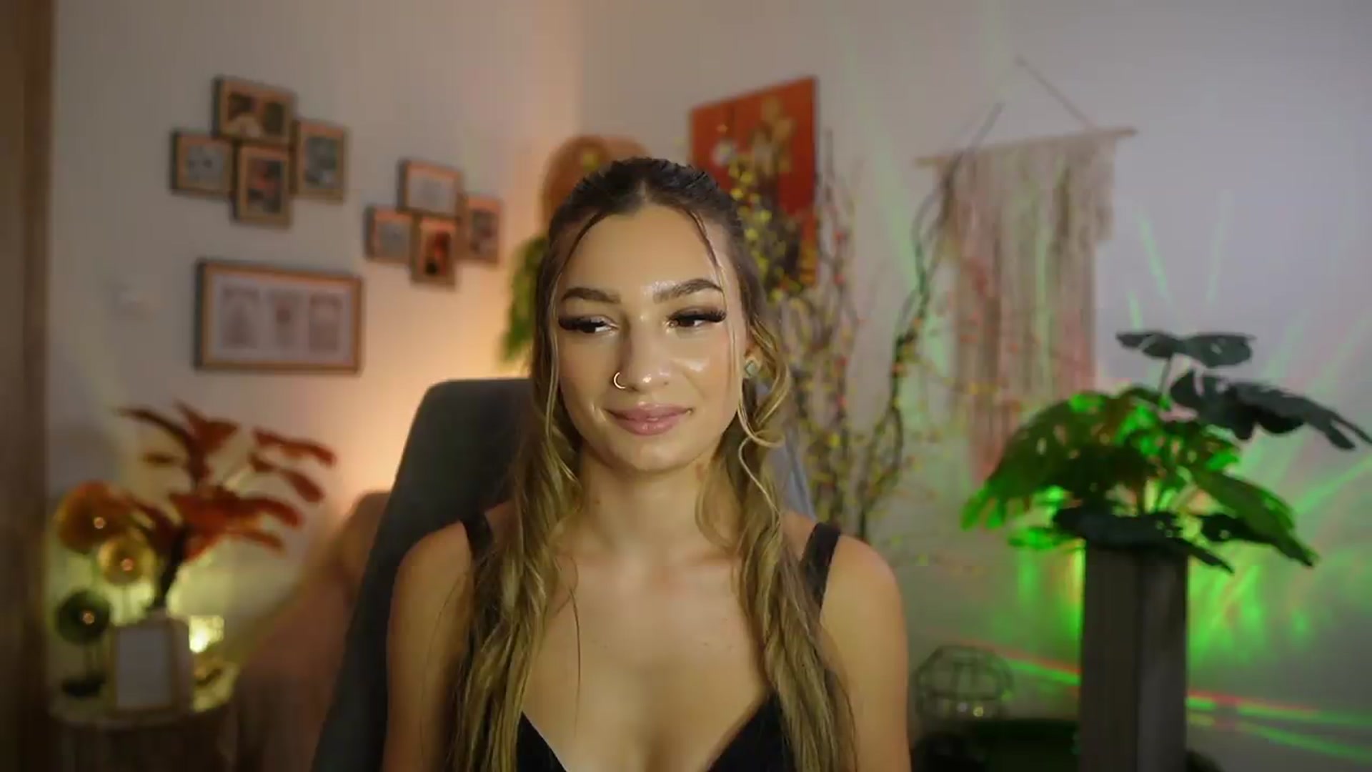 Gallery image thumbnail from Anna_Brie's myfreecams stream on, 09/09/2026, 14:11 image 18 of 20
