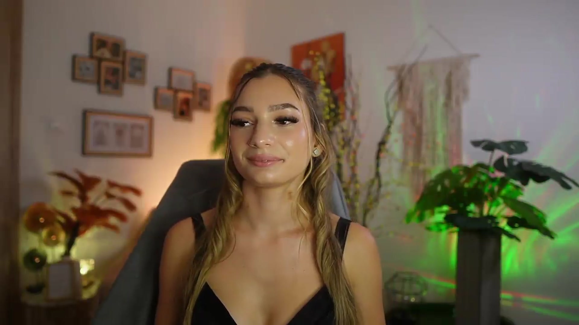 Gallery image thumbnail from Anna_Brie's myfreecams stream on, 09/09/2026, 16:09 image 16 of 20