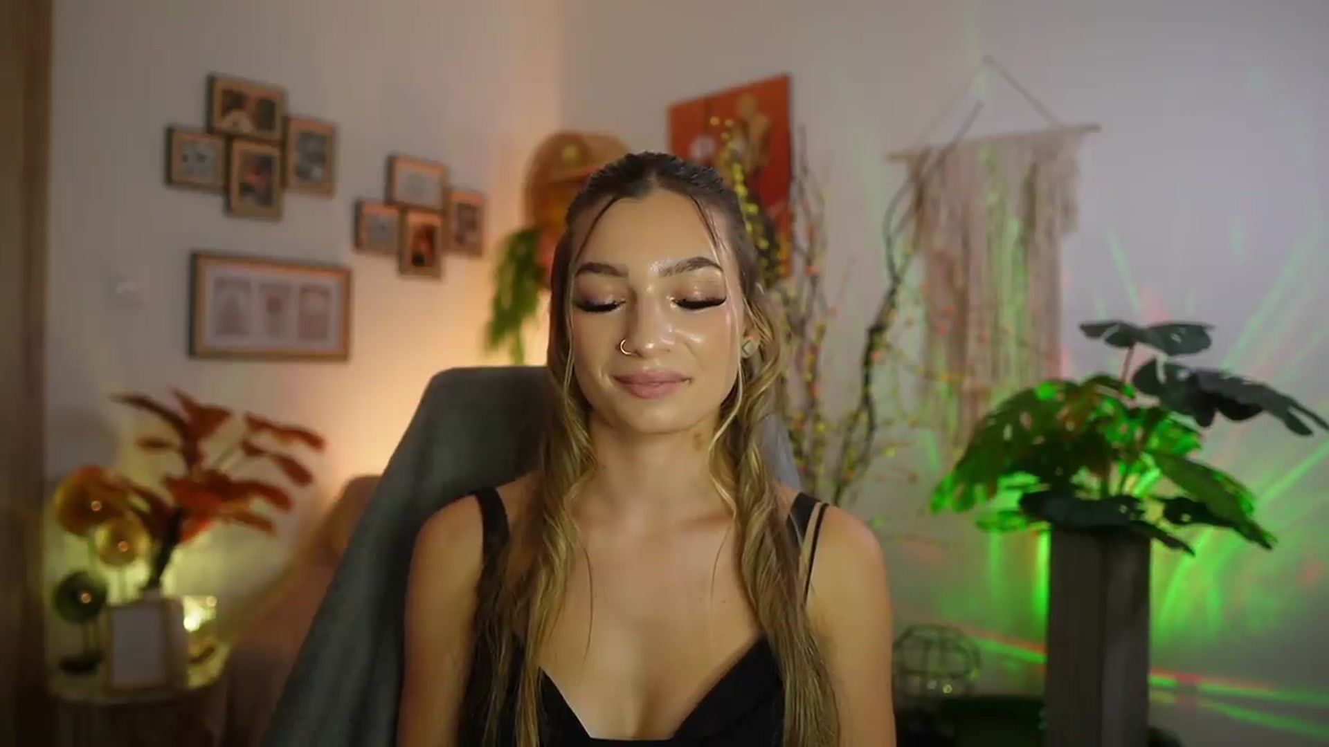 Gallery image thumbnail from Anna_Brie's myfreecams stream on, 09/09/2026, 16:09 image 15 of 20