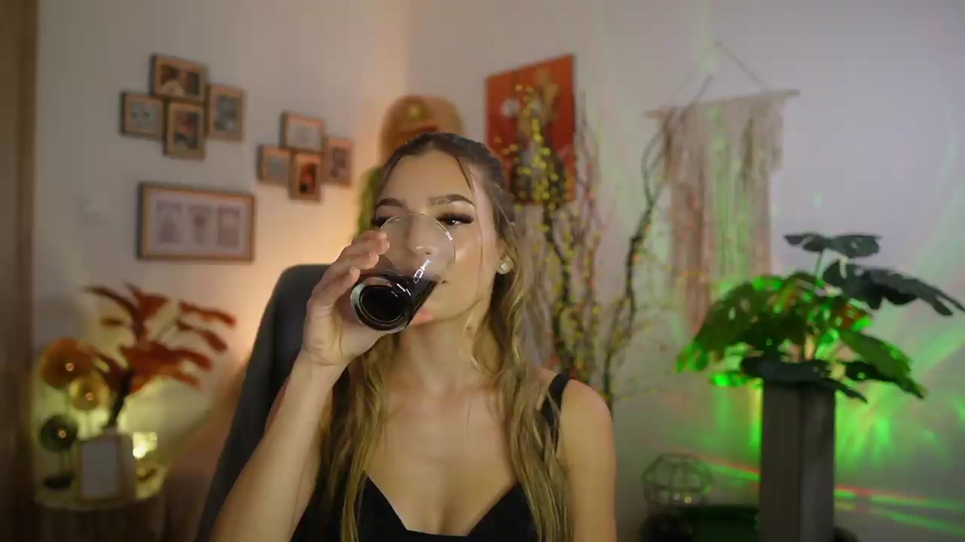 Gallery image thumbnail from Anna_Brie's myfreecams stream on, 09/09/2026, 17:47 image 18 of 20