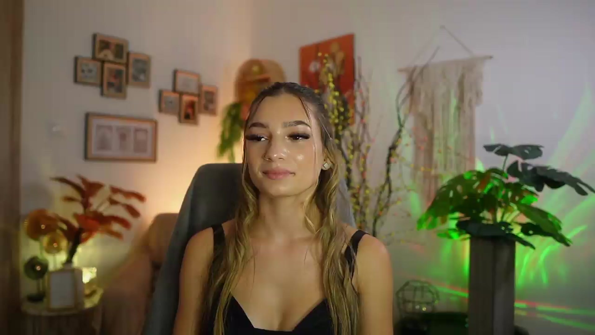 Gallery image thumbnail from Anna_Brie's myfreecams stream on, 09/09/2026, 17:47 image 19 of 20