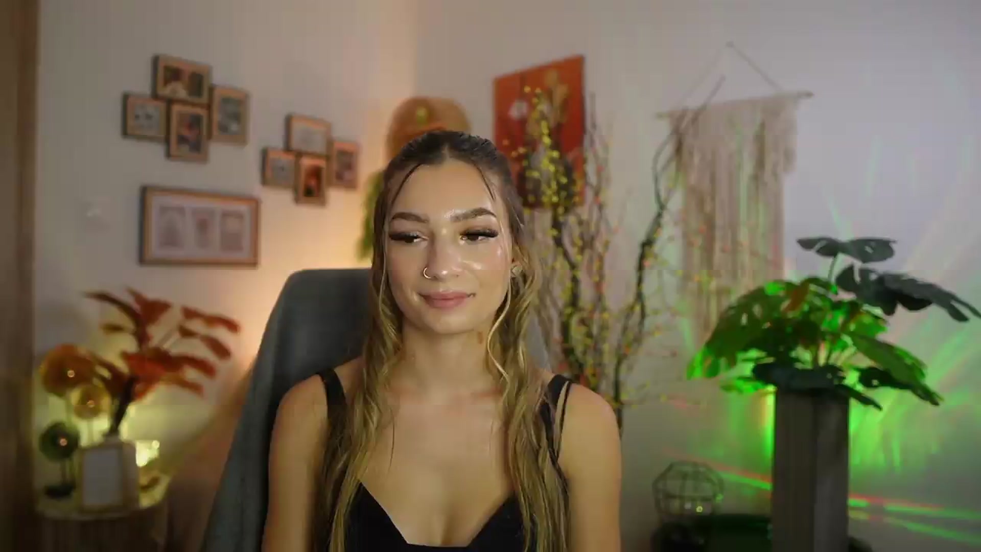 Gallery image thumbnail from Anna_Brie's myfreecams stream on, 09/09/2026, 17:47 image 11 of 20