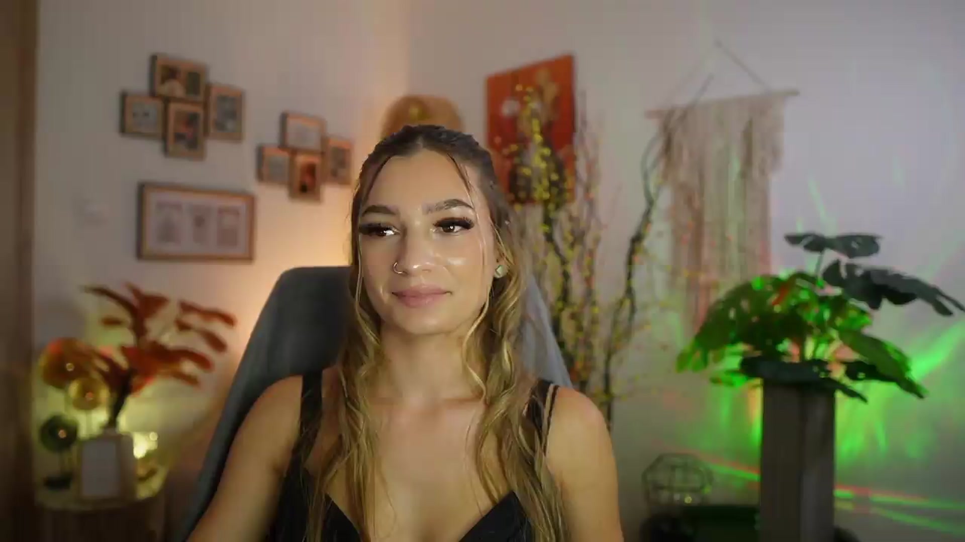 Gallery image thumbnail from Anna_Brie's myfreecams stream on, 09/09/2026, 17:47 image 7 of 20