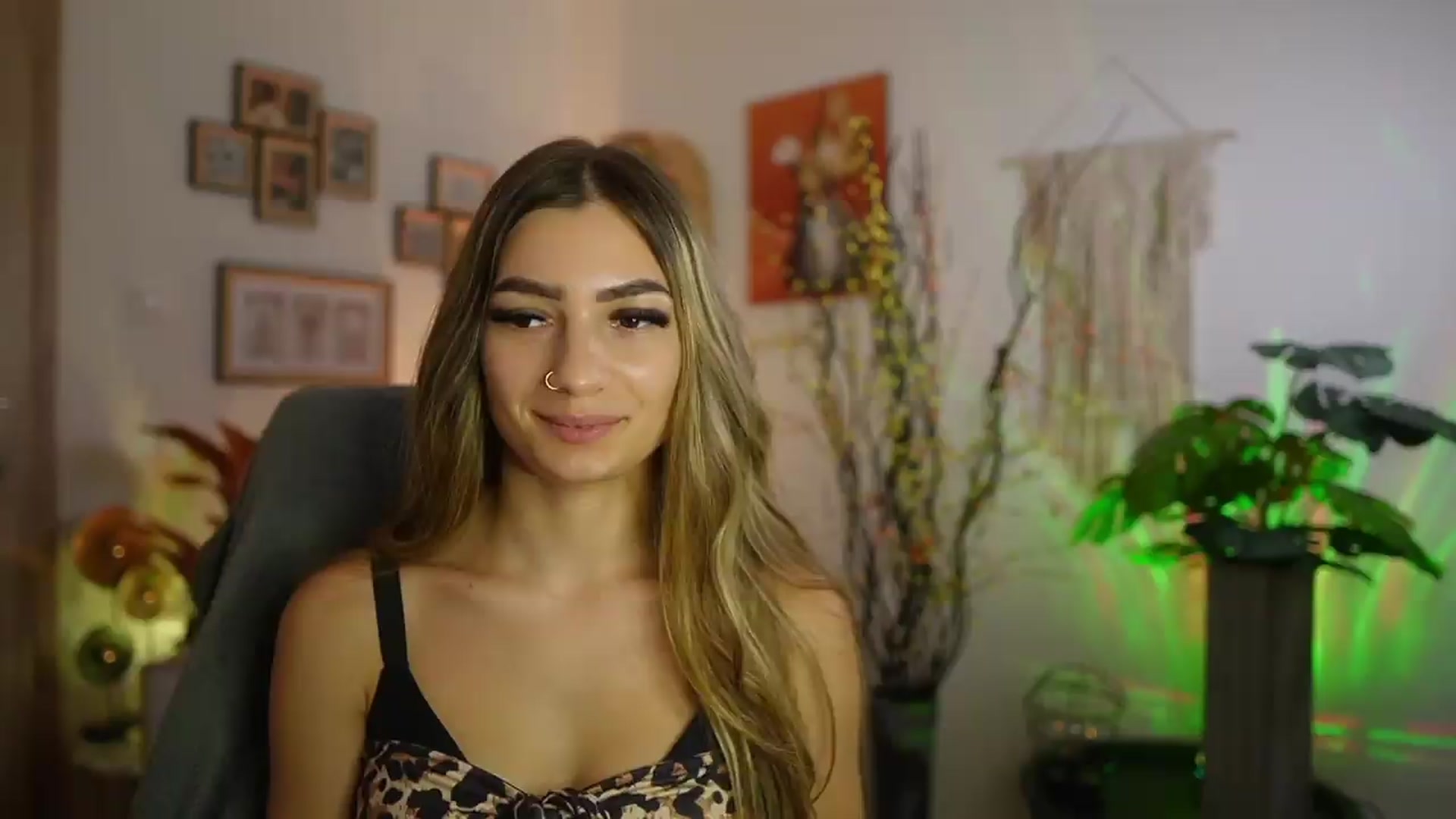 Gallery image thumbnail from Anna_Brie's myfreecams stream on, 09/11/2026, 15:03 image 6 of 20