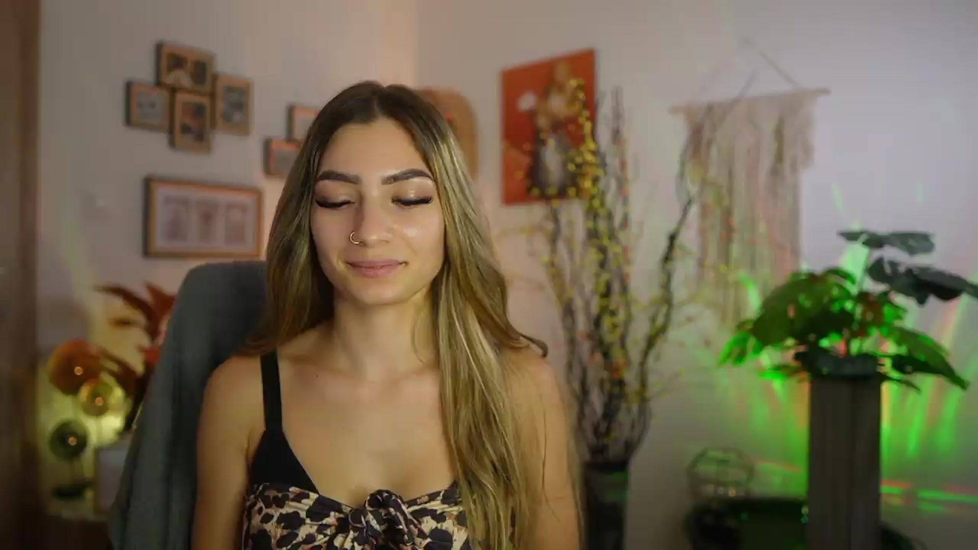 Gallery image thumbnail from Anna_Brie's myfreecams stream on, 09/11/2026, 16:08 image 14 of 20