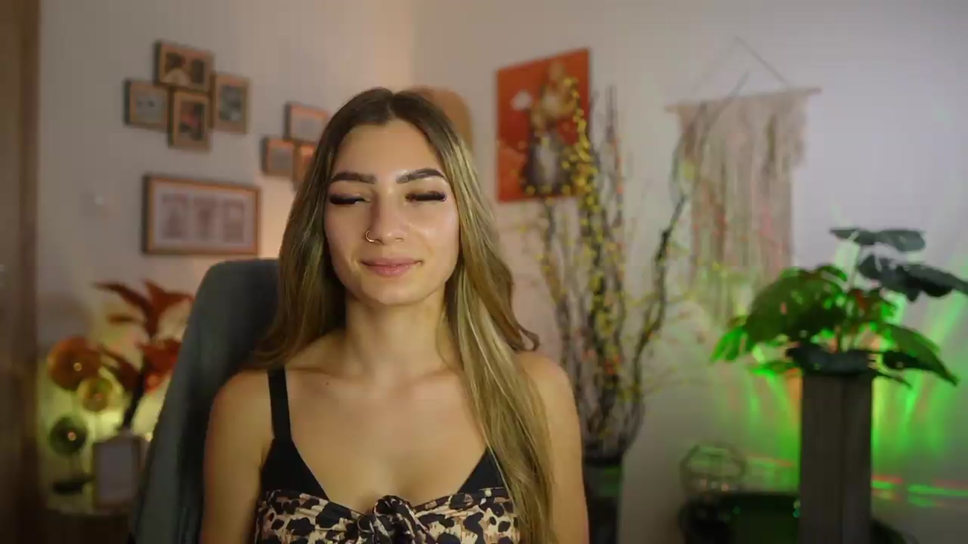 Gallery image thumbnail from Anna_Brie's myfreecams stream on, 09/11/2026, 16:08 image 16 of 20