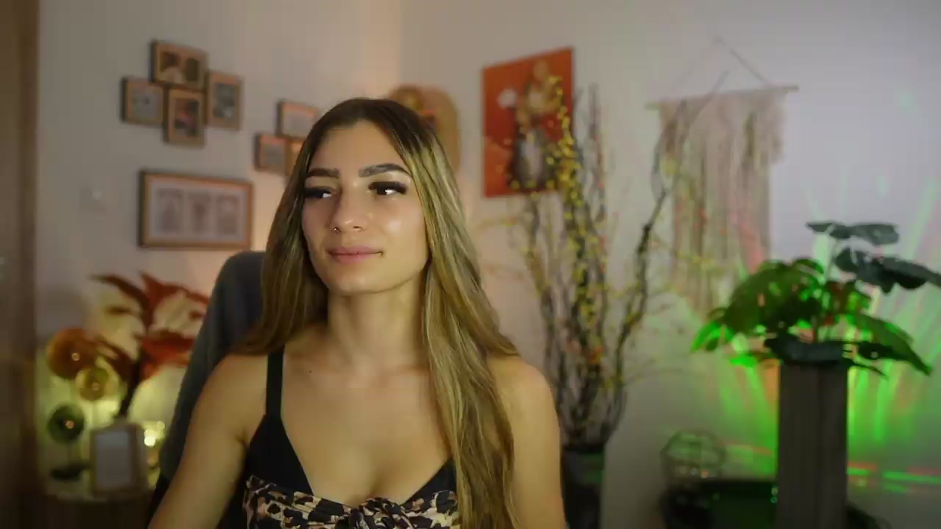 Gallery image thumbnail from Anna_Brie's myfreecams stream on, 09/11/2026, 17:33 image 7 of 20