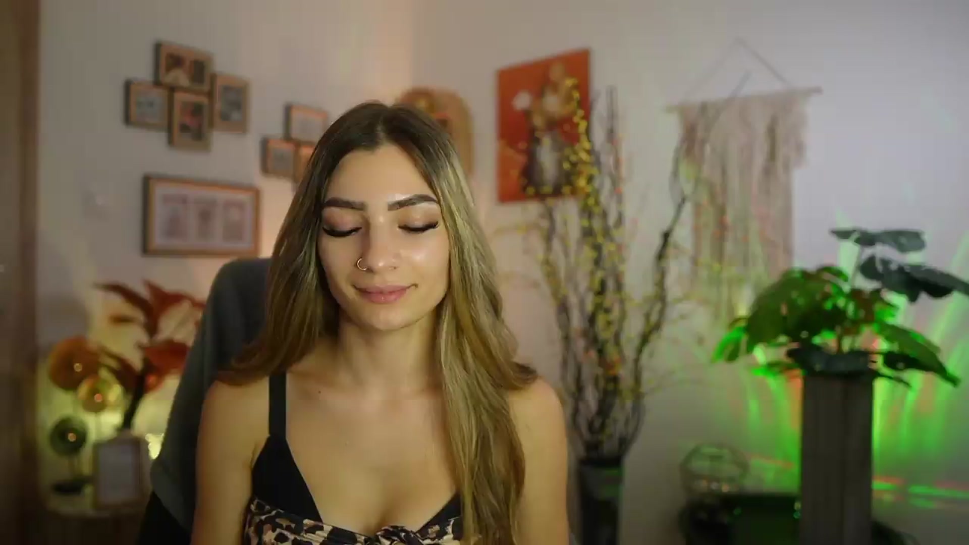 Gallery image thumbnail from Anna_Brie's myfreecams stream on, 09/11/2026, 17:33 image 18 of 20