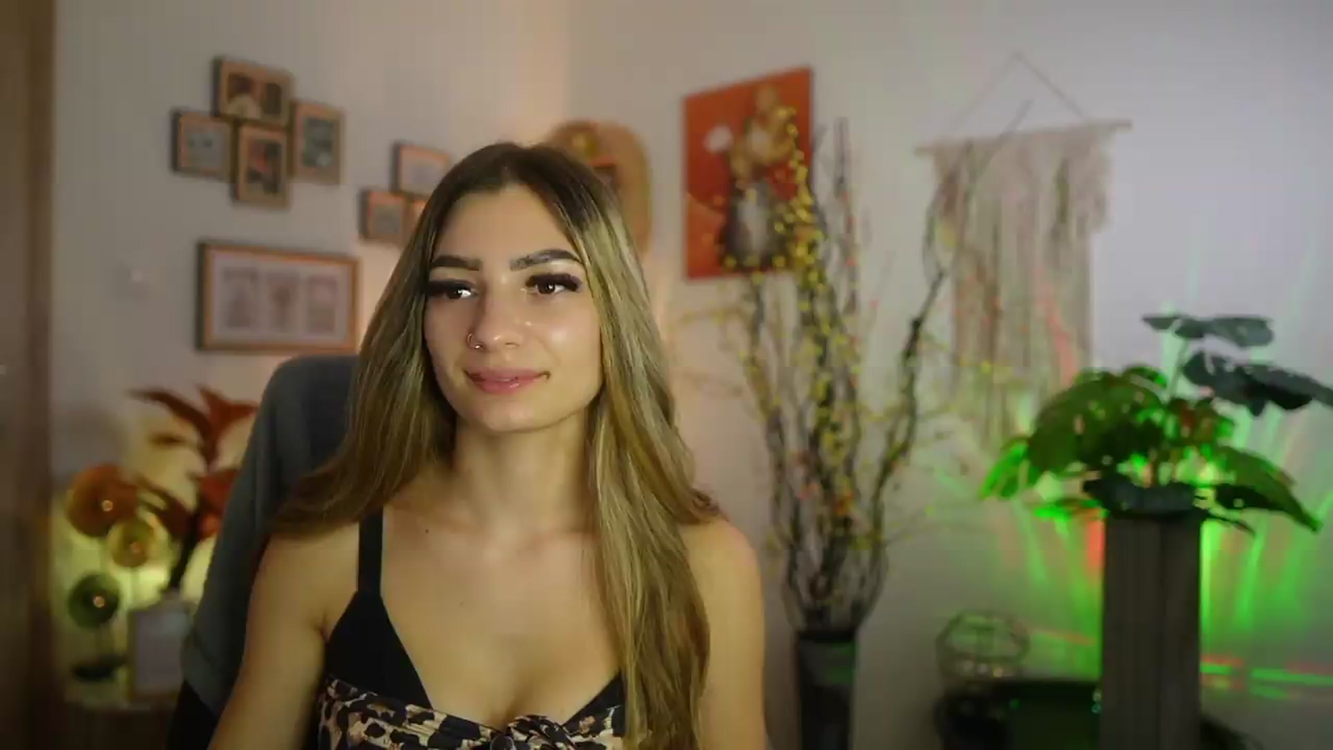 Gallery image thumbnail from Anna_Brie's myfreecams stream on, 09/11/2026, 17:33 image 15 of 20