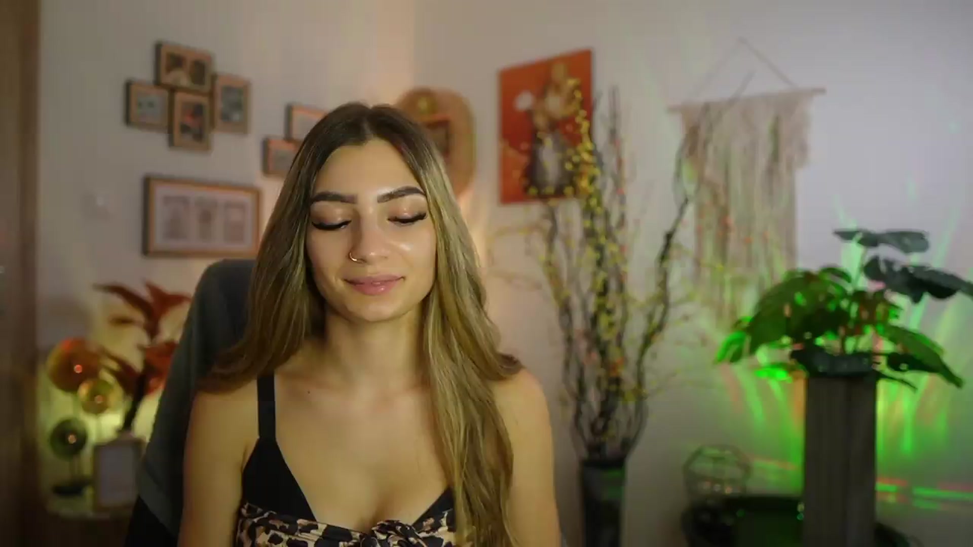 Gallery image thumbnail from Anna_Brie's myfreecams stream on, 09/11/2026, 17:33 image 19 of 20