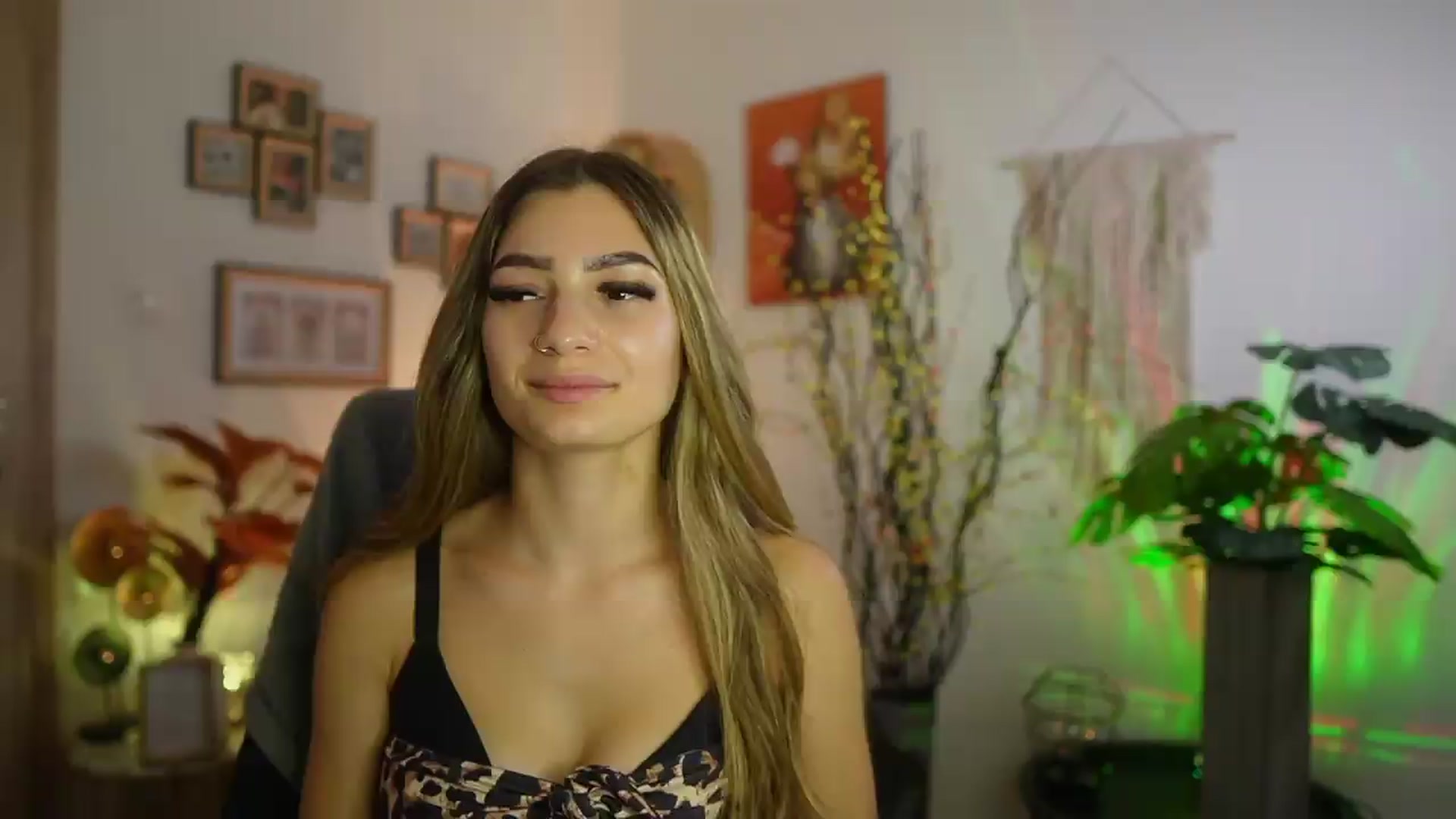 Gallery image thumbnail from Anna_Brie's myfreecams stream on, 09/11/2026, 17:33 image 4 of 20