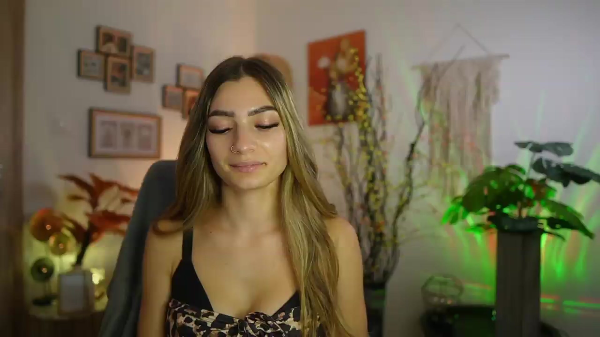 Gallery image thumbnail from Anna_Brie's myfreecams stream on, 09/11/2026, 17:33 image 3 of 20