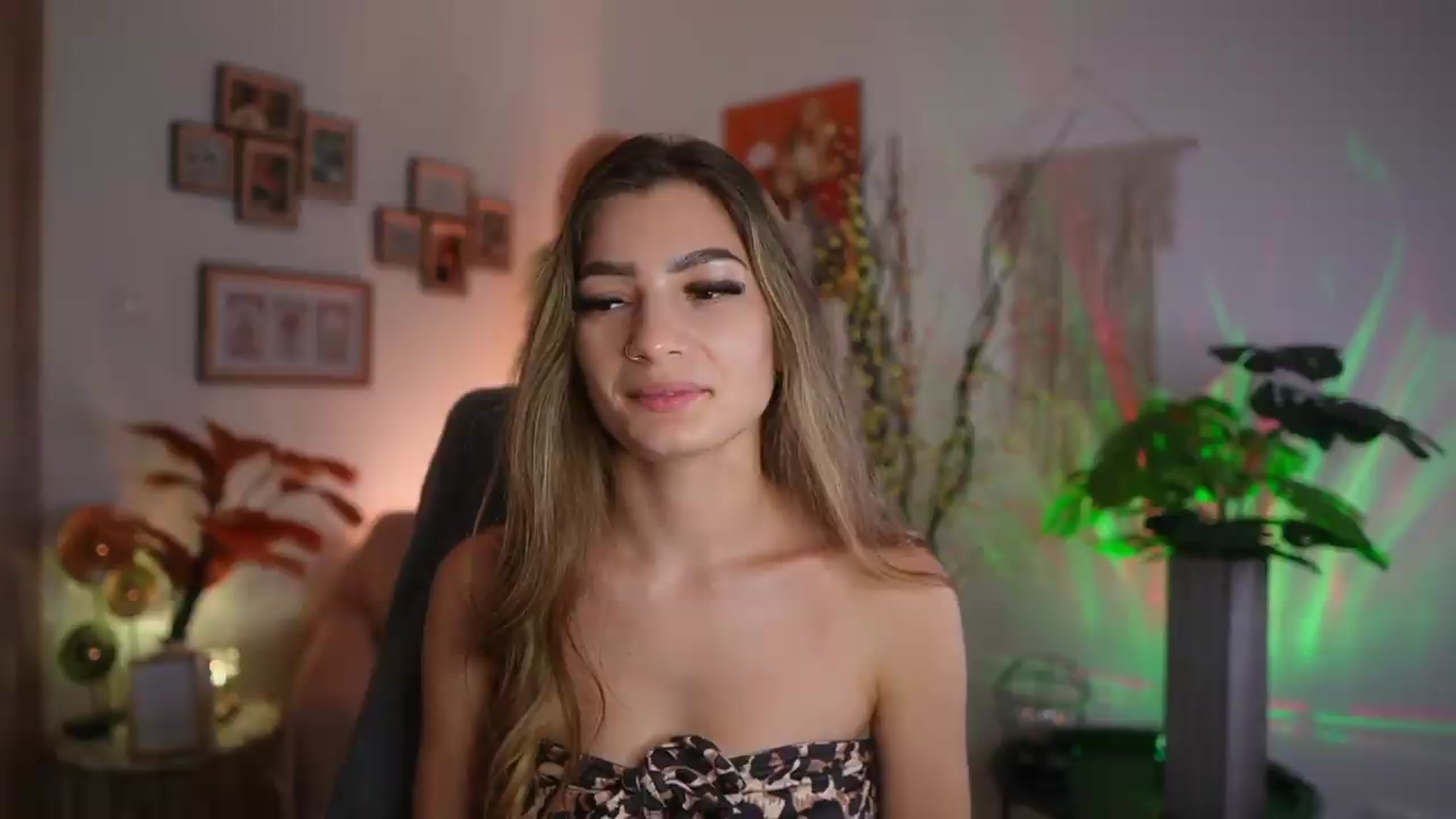 Gallery image thumbnail from Anna_Brie's myfreecams stream on, 09/12/2026, 13:52 image 4 of 20