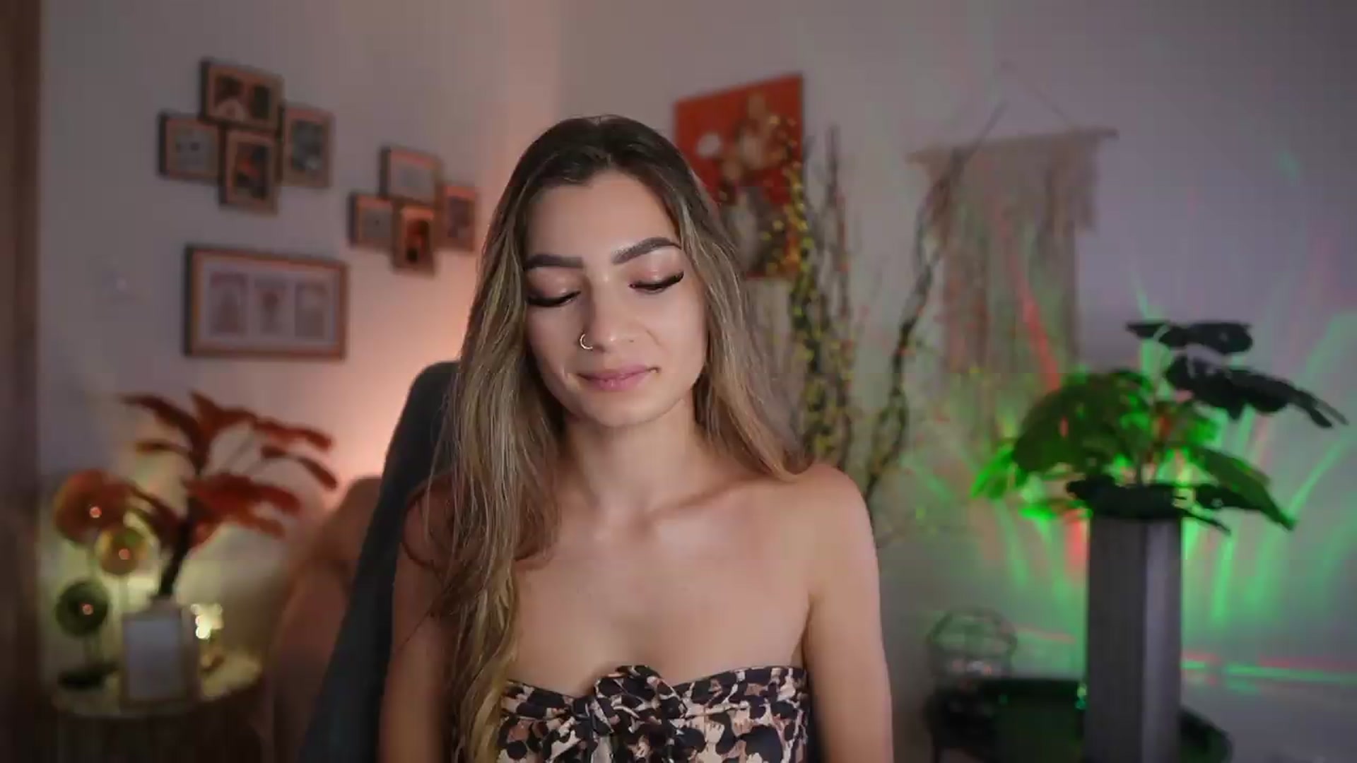 Gallery image thumbnail from Anna_Brie's myfreecams stream on, 09/12/2026, 13:52 image 2 of 20
