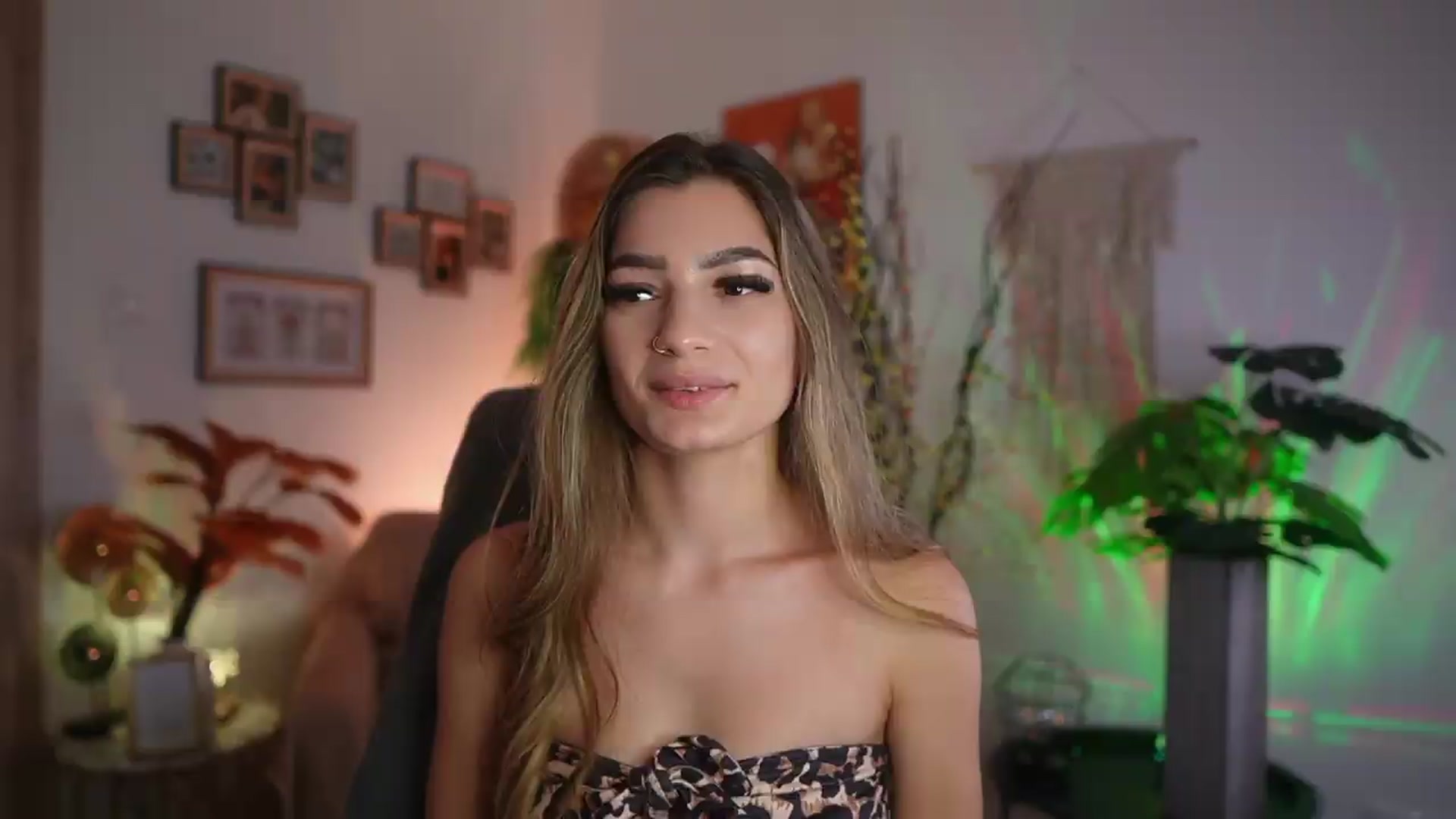 Gallery image thumbnail from Anna_Brie's myfreecams stream on, 09/12/2026, 13:52 image 6 of 20