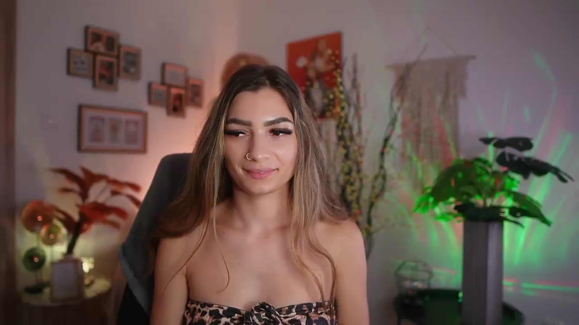 Gallery image thumbnail from Anna_Brie's myfreecams stream on, 09/12/2026, 15:20 image 17 of 20