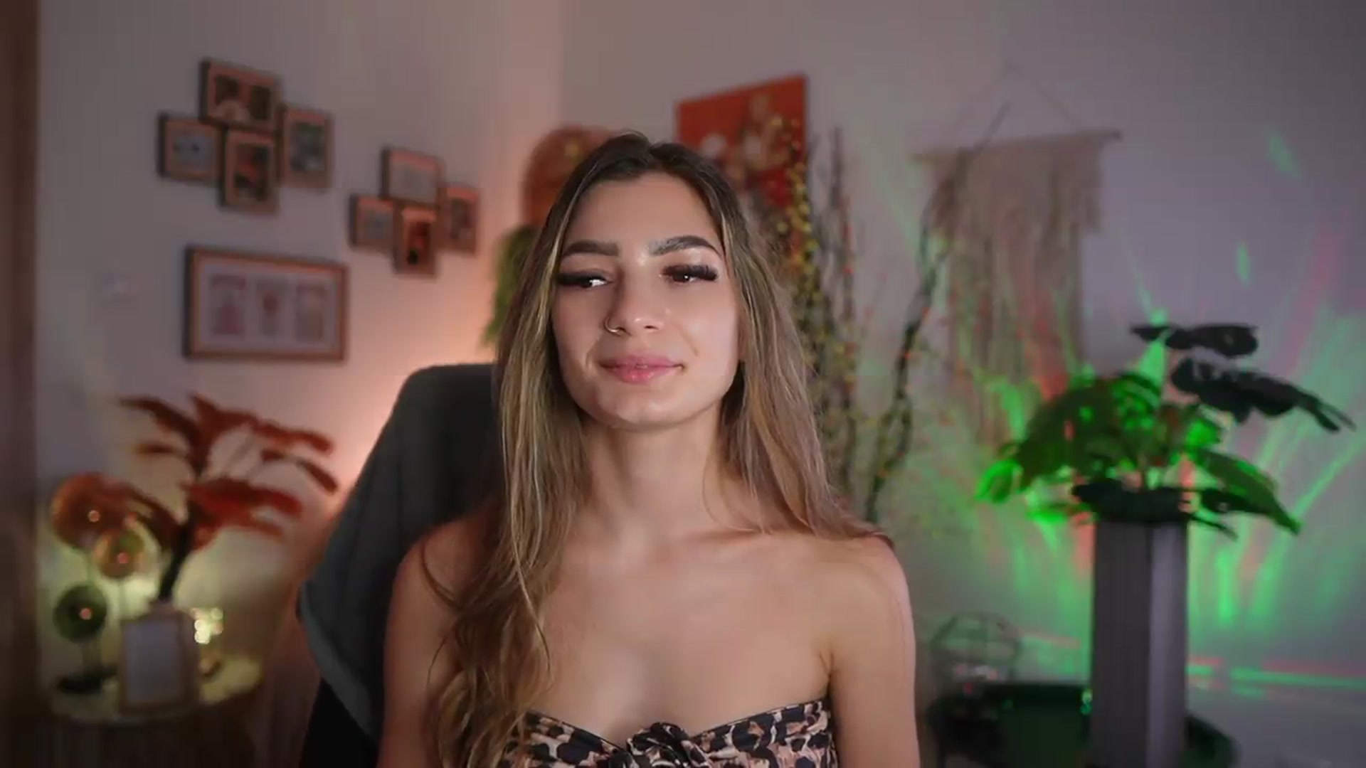 Gallery image thumbnail from Anna_Brie's myfreecams stream on, 09/12/2026, 15:20 image 11 of 20