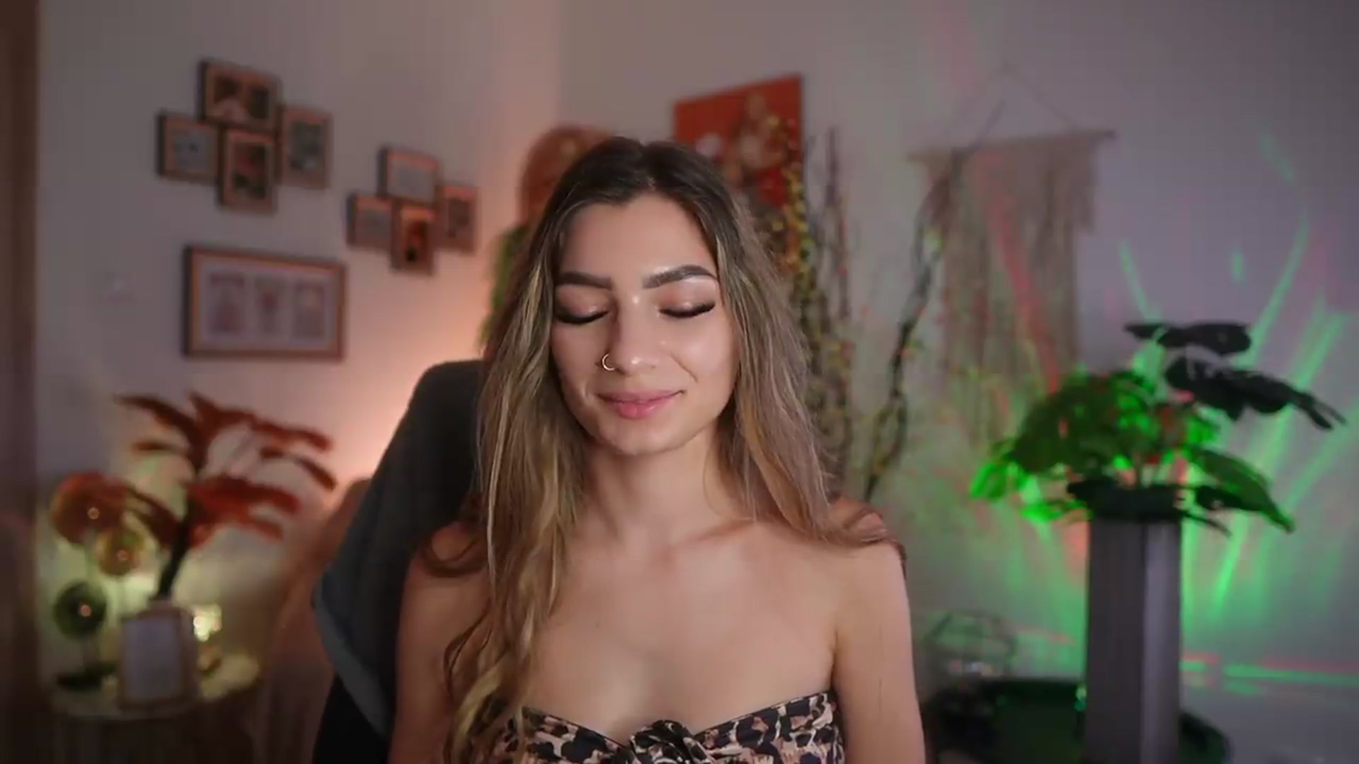 Gallery image thumbnail from Anna_Brie's myfreecams stream on, 09/12/2026, 15:20 image 12 of 20