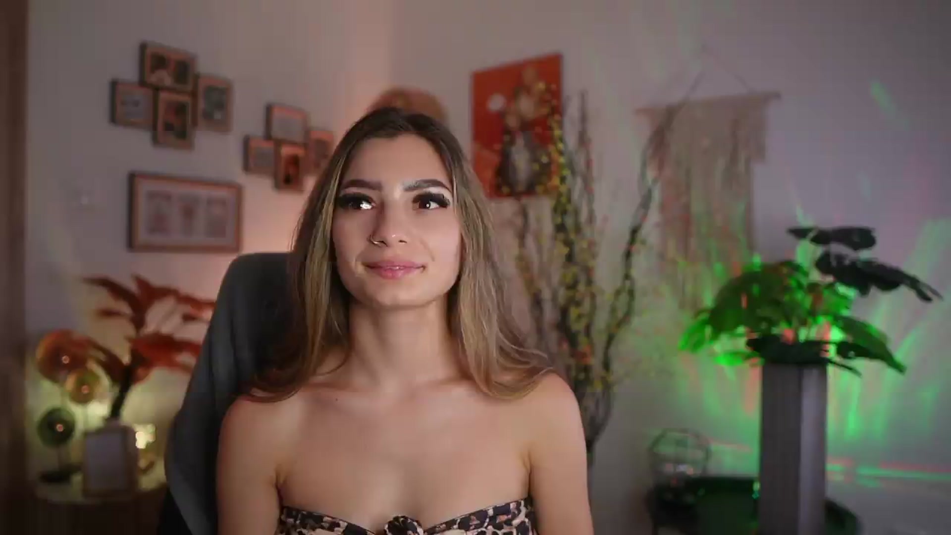 Gallery image thumbnail from Anna_Brie's myfreecams stream on, 09/12/2026, 16:50 image 13 of 20