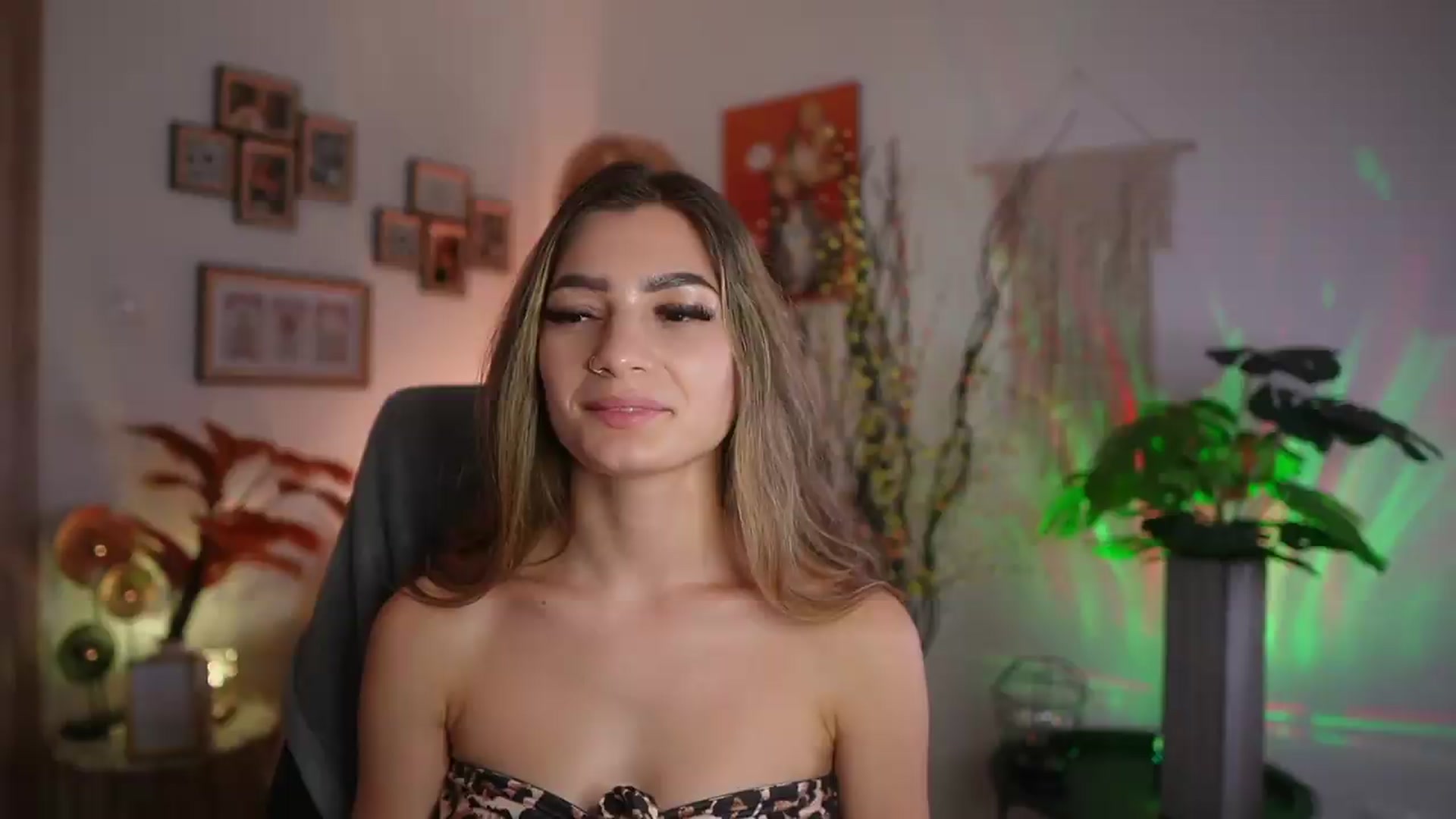 Gallery image thumbnail from Anna_Brie's myfreecams stream on, 09/12/2026, 16:50 image 15 of 20