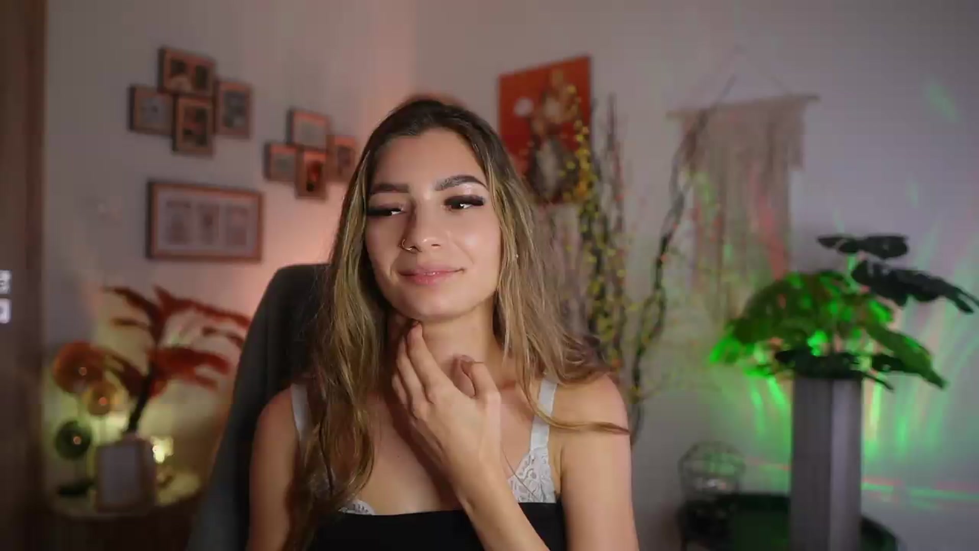 Gallery image thumbnail from Anna_Brie's myfreecams stream on, 09/13/2026, 14:50 image 18 of 20